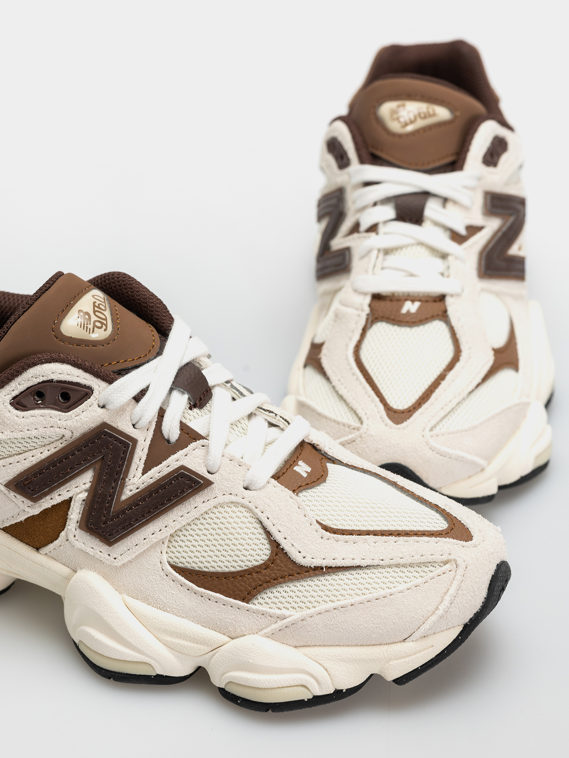 Обувки New Balance 9060 (breakfast tea/angora)