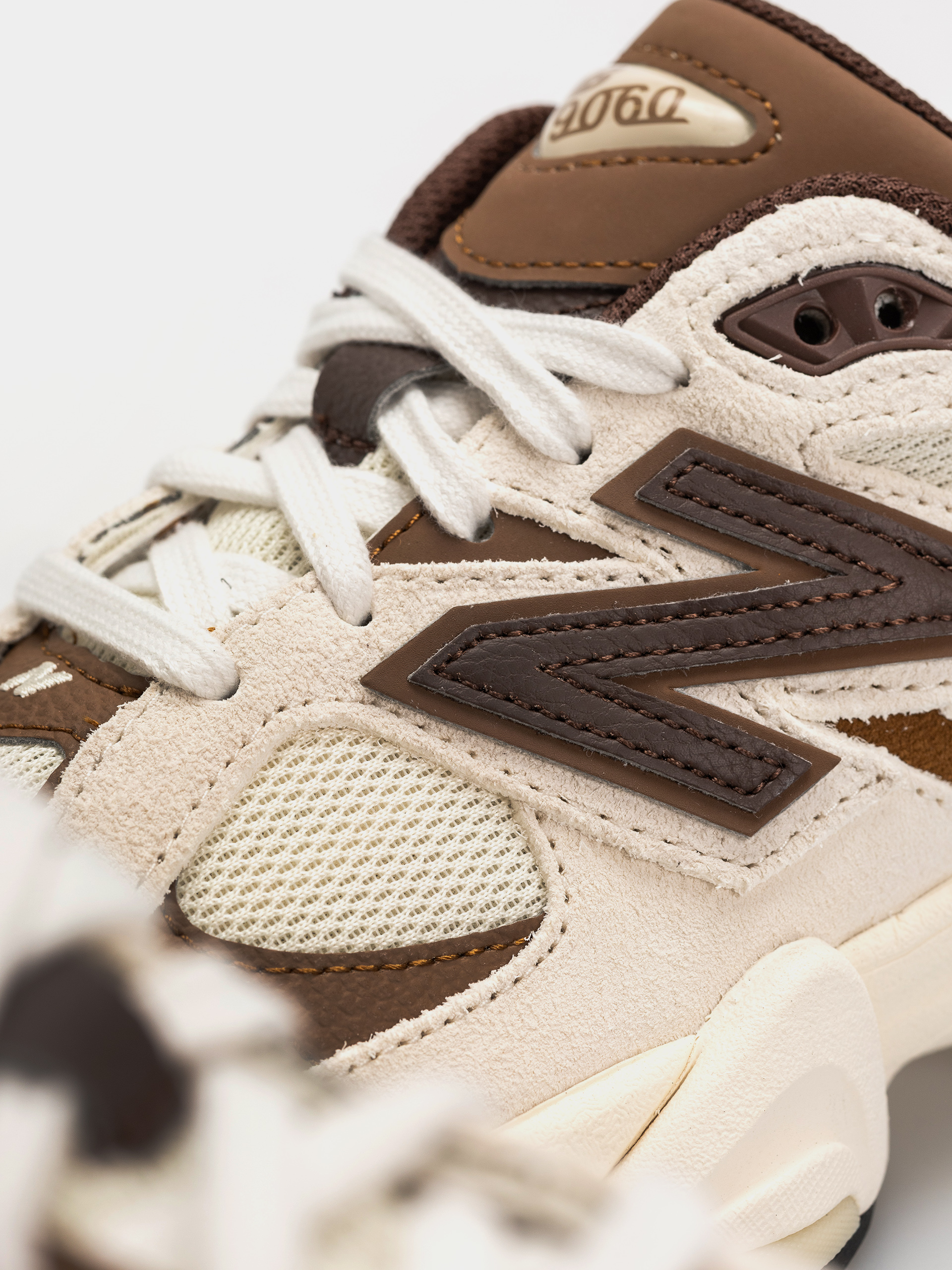 Обувки New Balance 9060 (breakfast tea/angora)