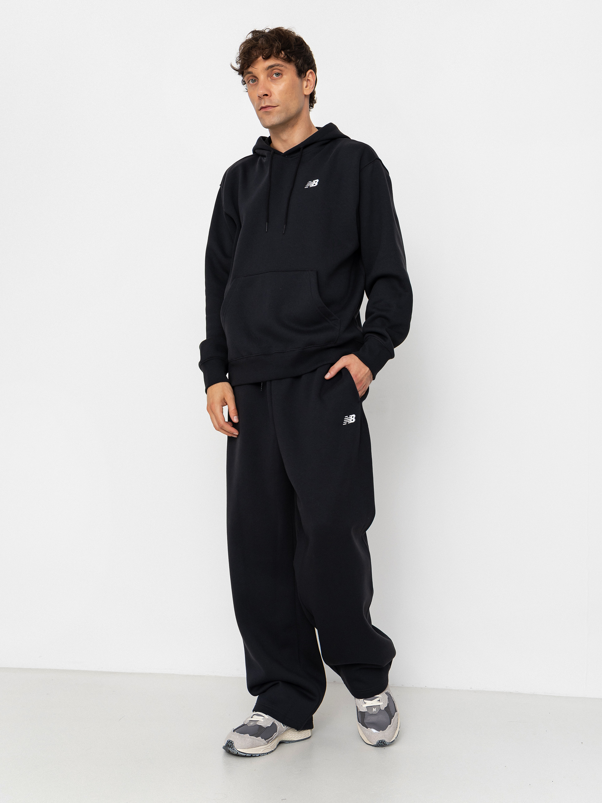 Суитшърт с качулка New Balance Sport Essentials Fleece HD (black)