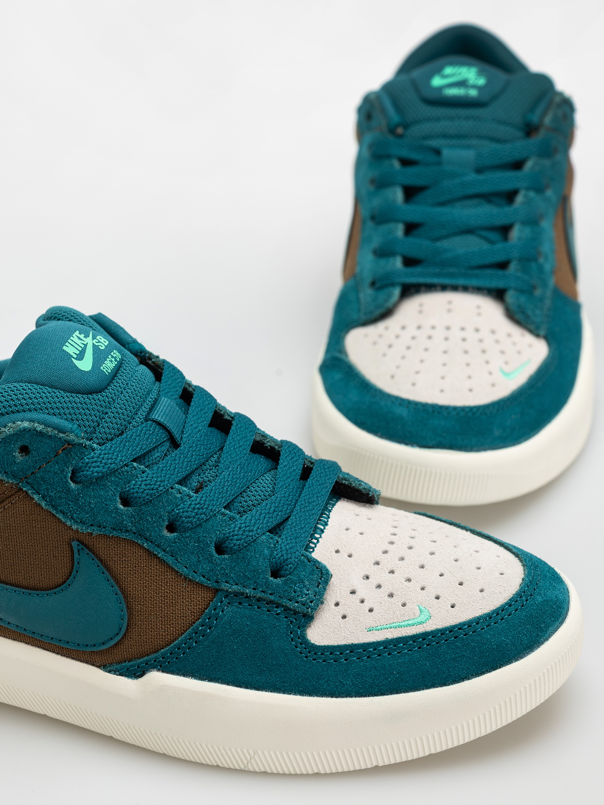 Обувки Nike SB Force 58 (mosswood brown/geode teal lt orewood brn)