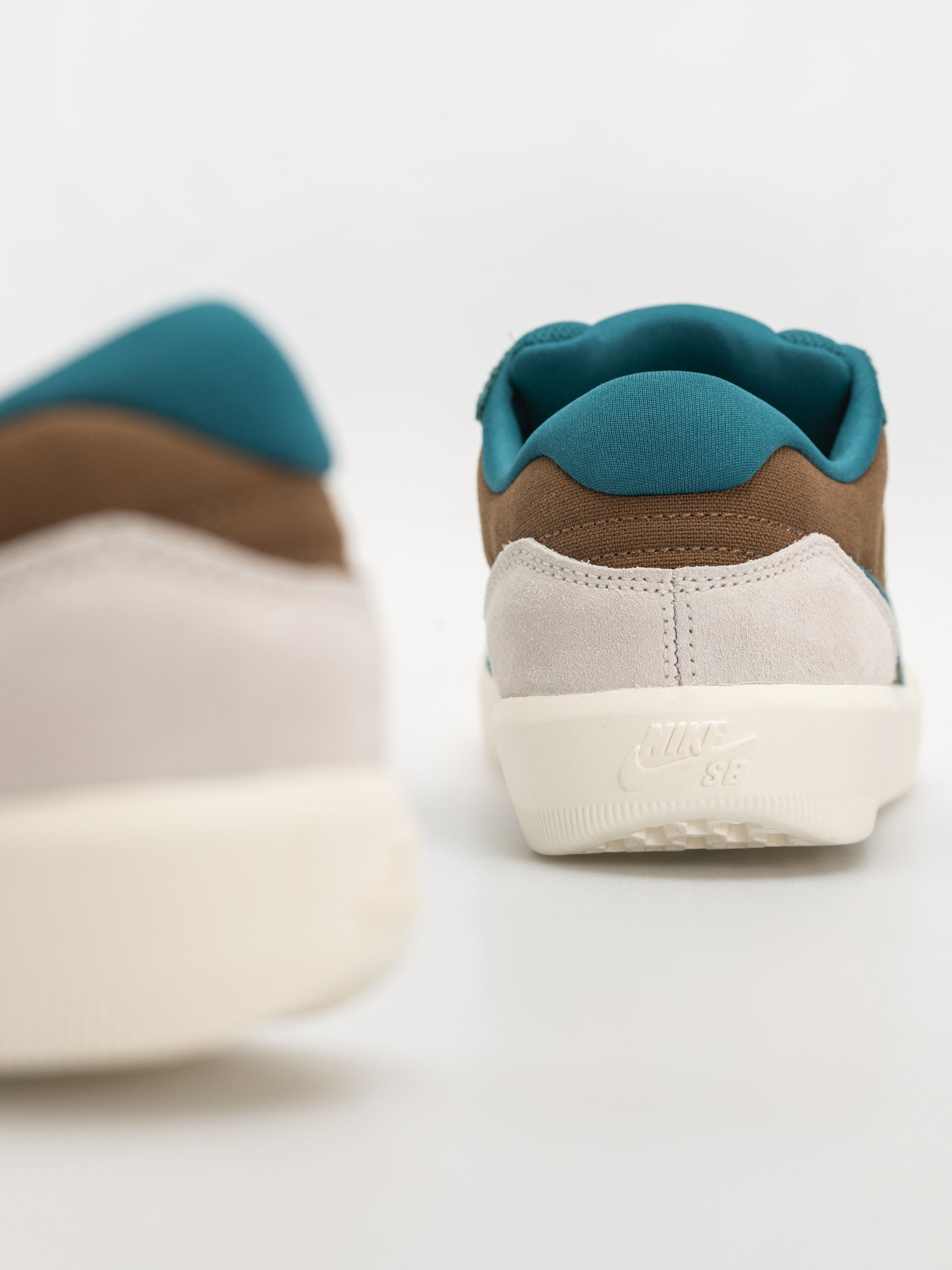 Обувки Nike SB Force 58 (mosswood brown/geode teal lt orewood brn)