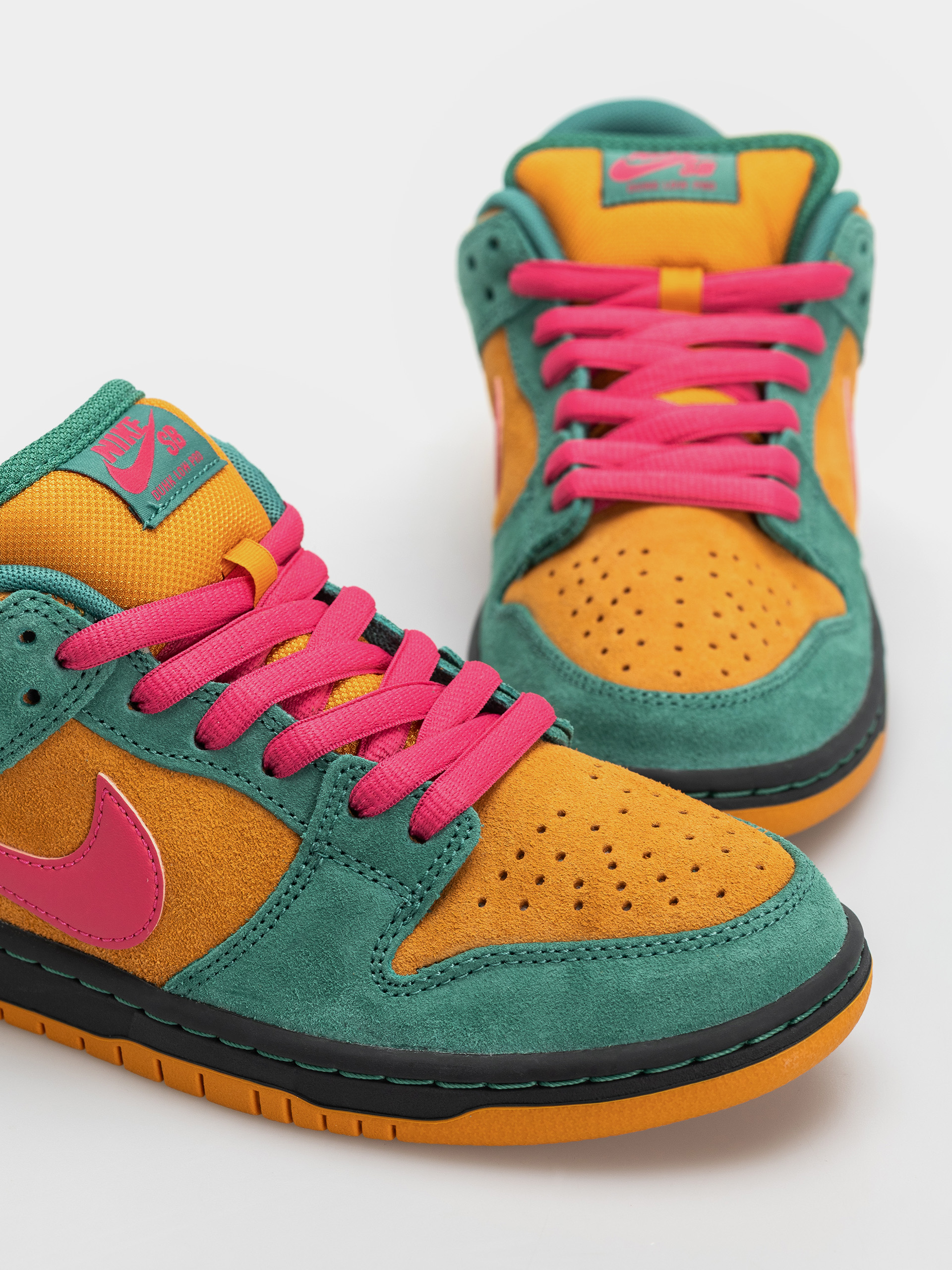 Обувки Nike SB Dunk Low Pro (green noise/watermelon light curry)