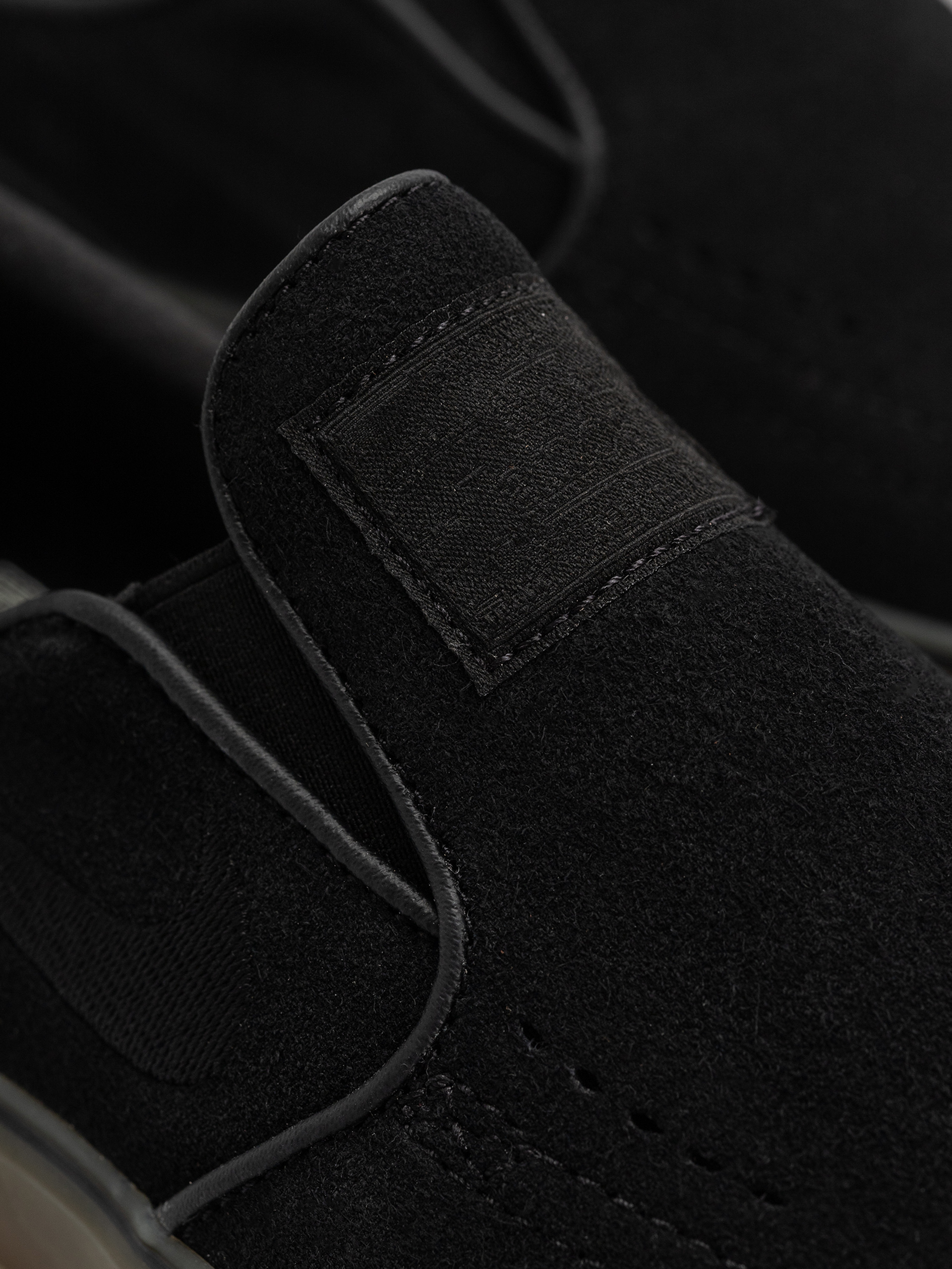 Обувки Nike SB Janoski+ Slip (black/black black gum light brown)