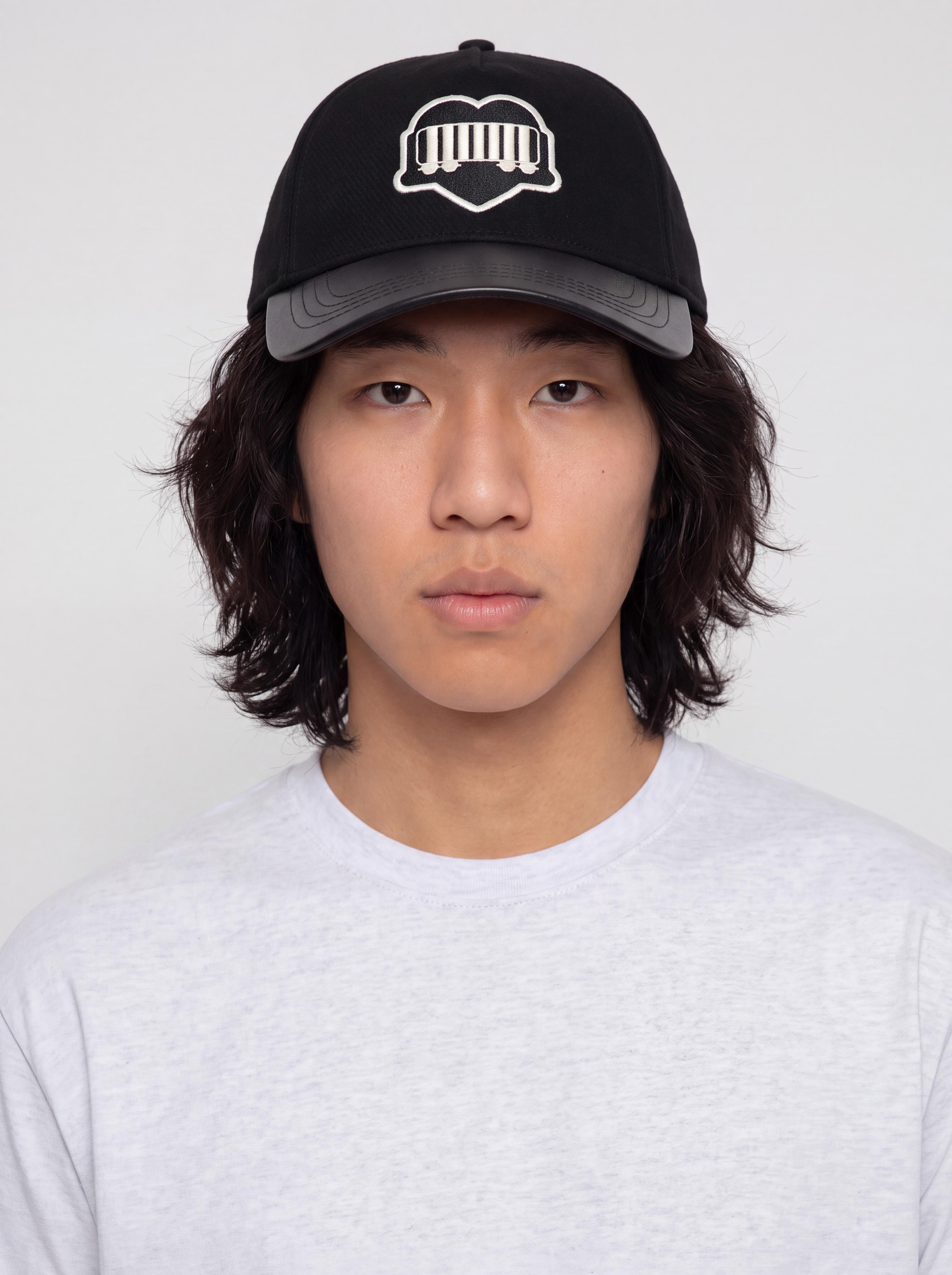 Шапка с козирка Carhartt WIP Heart Train (black/black)