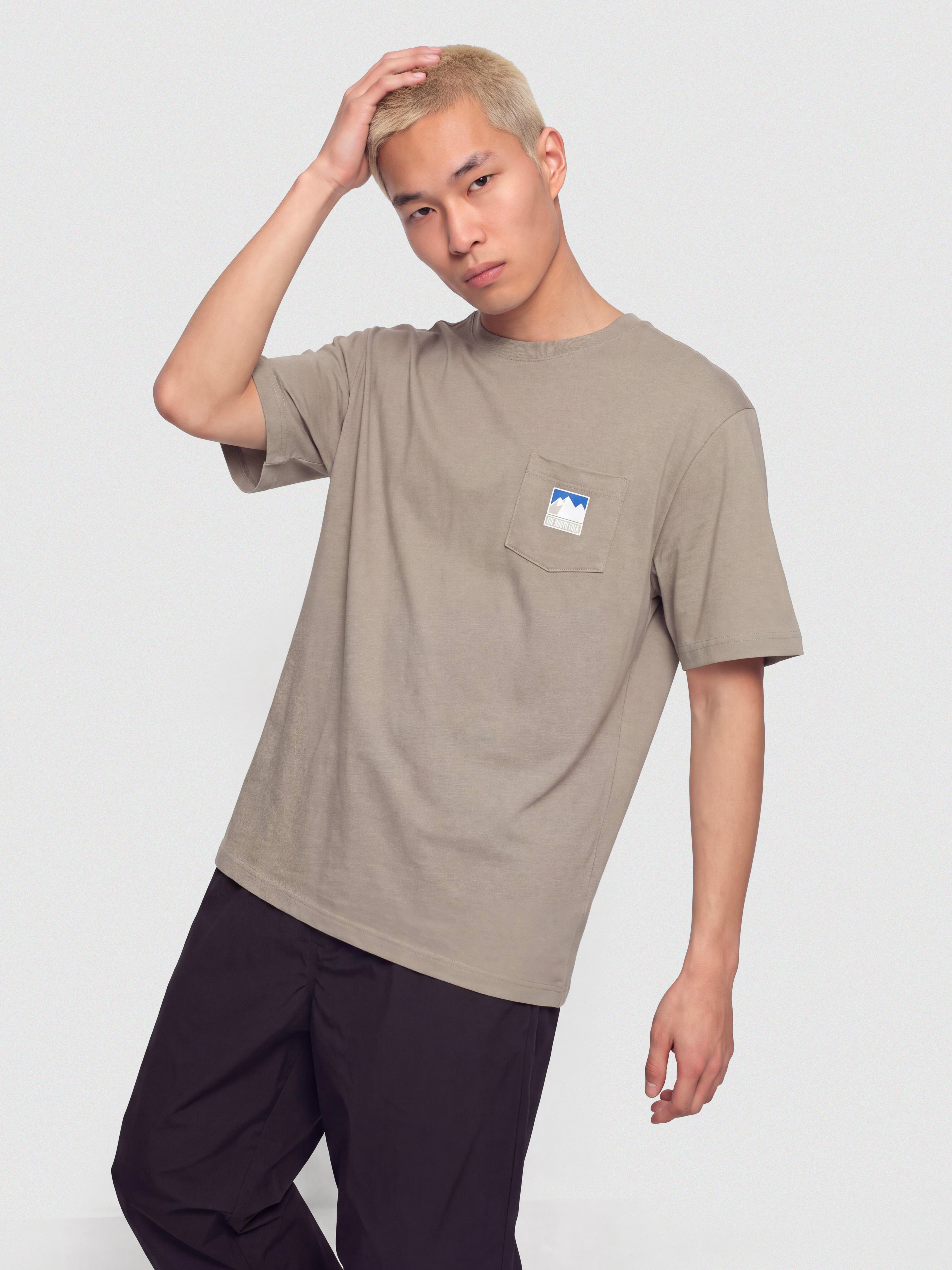 Тениска The North Face Mountain Logo Relaxed (stone slab)