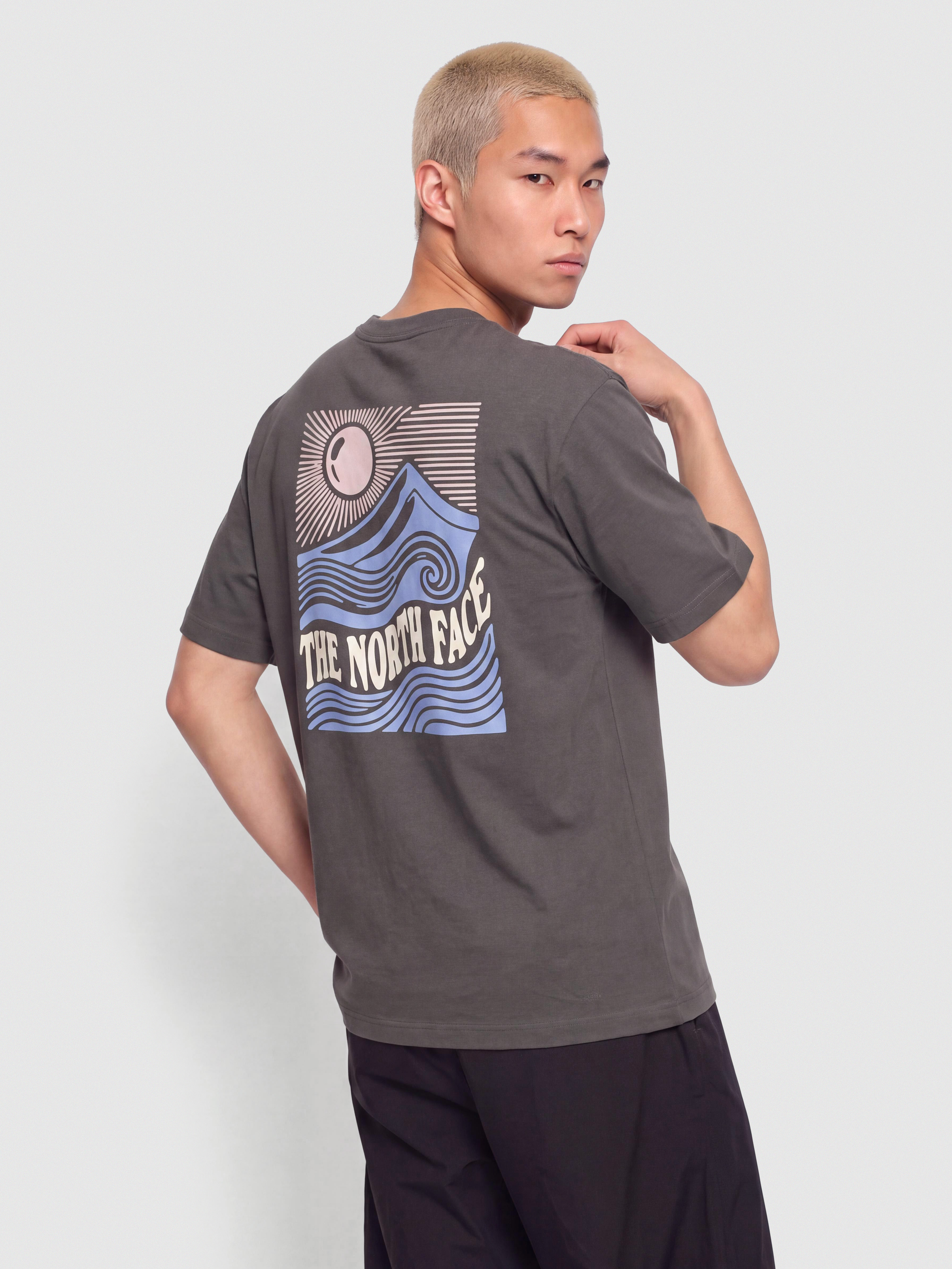 Тениска The North Face Mountain Escape Relaxed (anthracite grey)