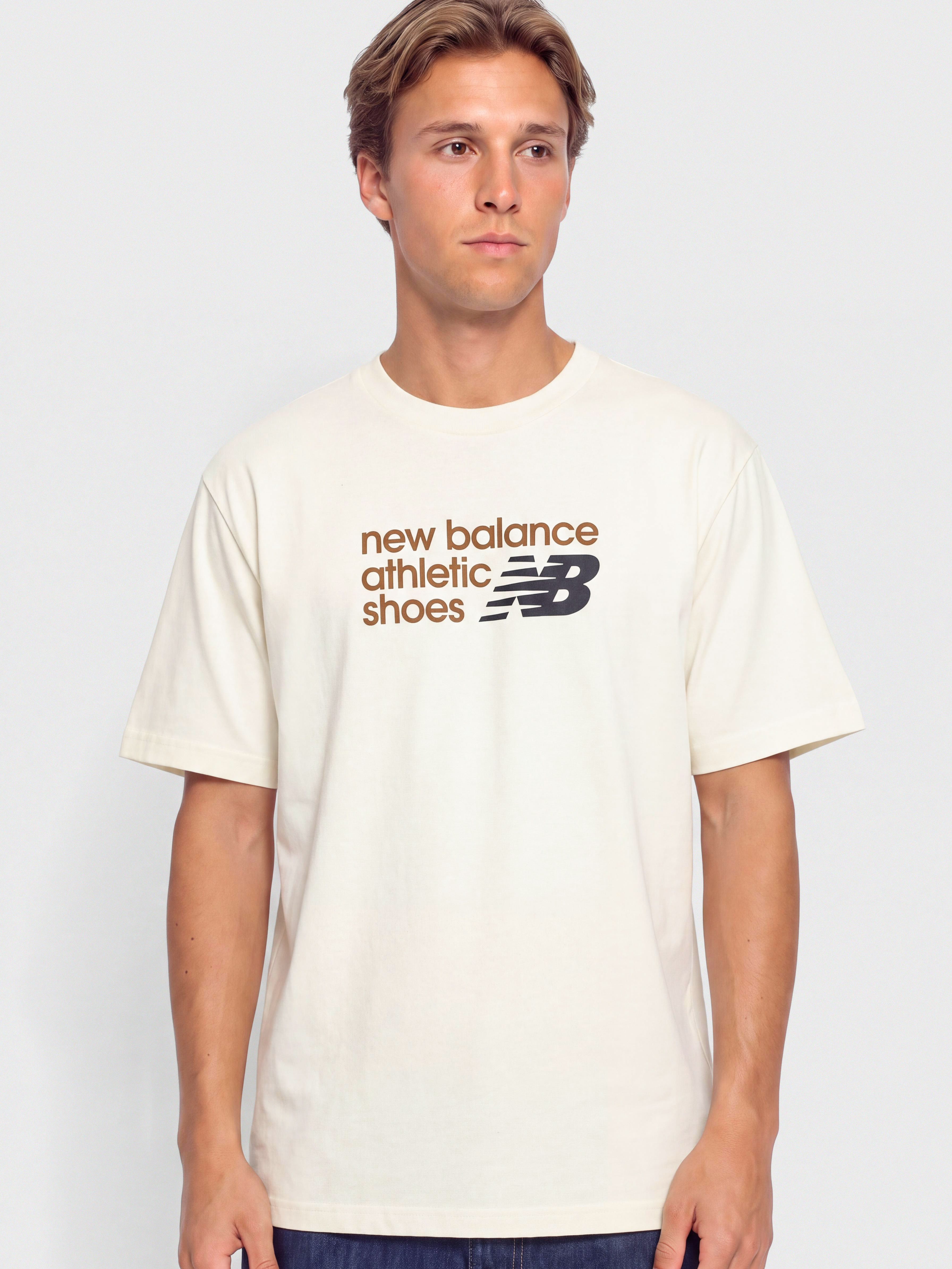 Тениска New Balance Athletics Premium Relaxed Chest Logo (angora)