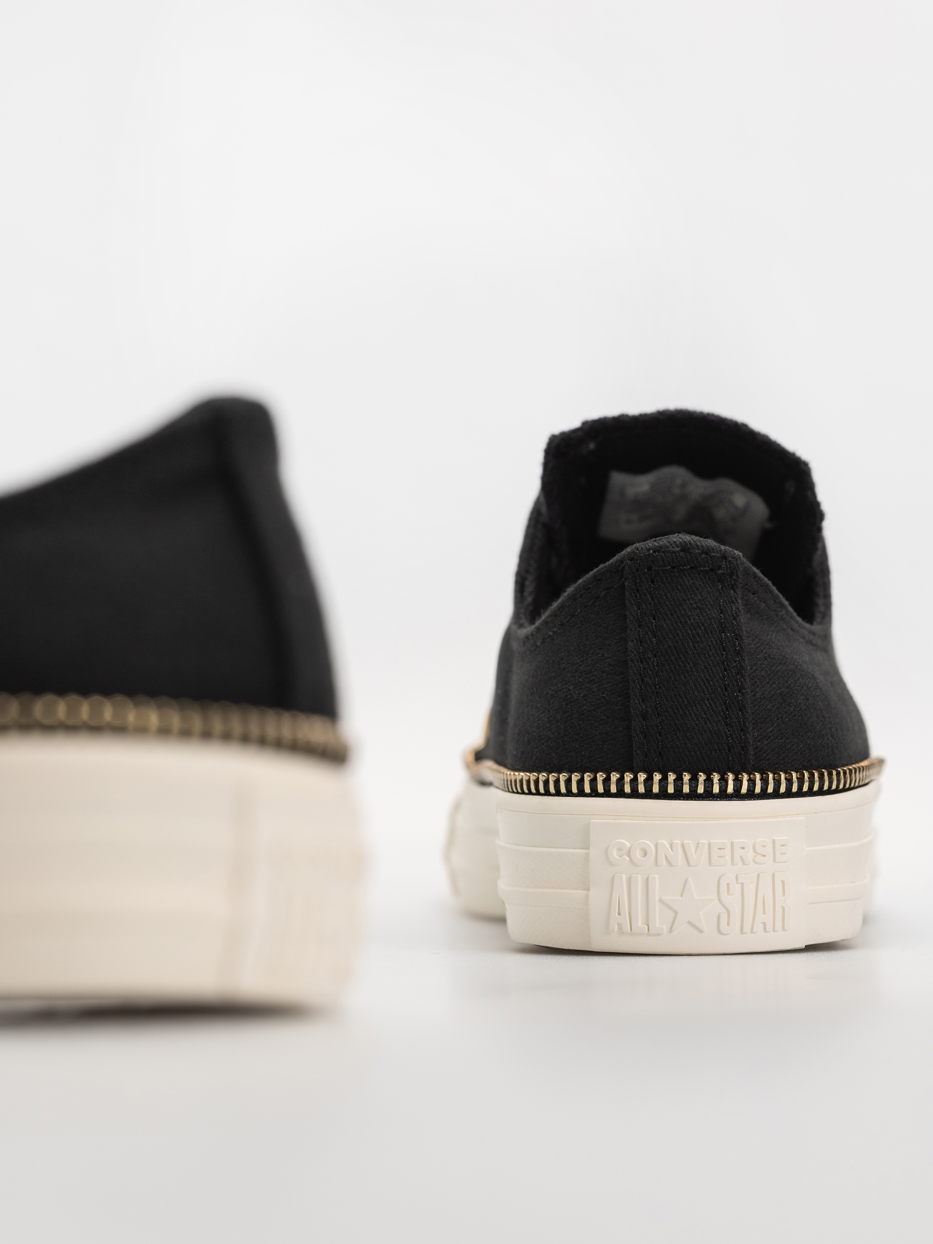 Кецове Converse Chuck Taylor All Star Ox Wmn (black/egret/gold)
