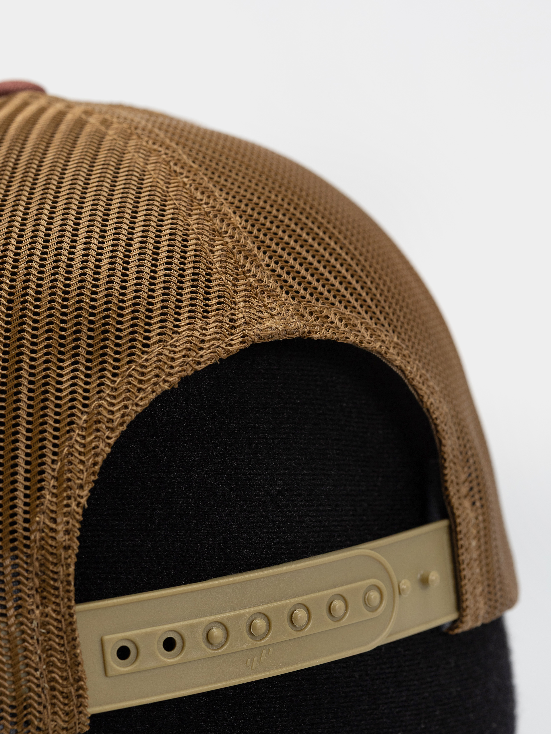 Шапка с козирка Columbia Mesh Snap Back (red rocks/delta)