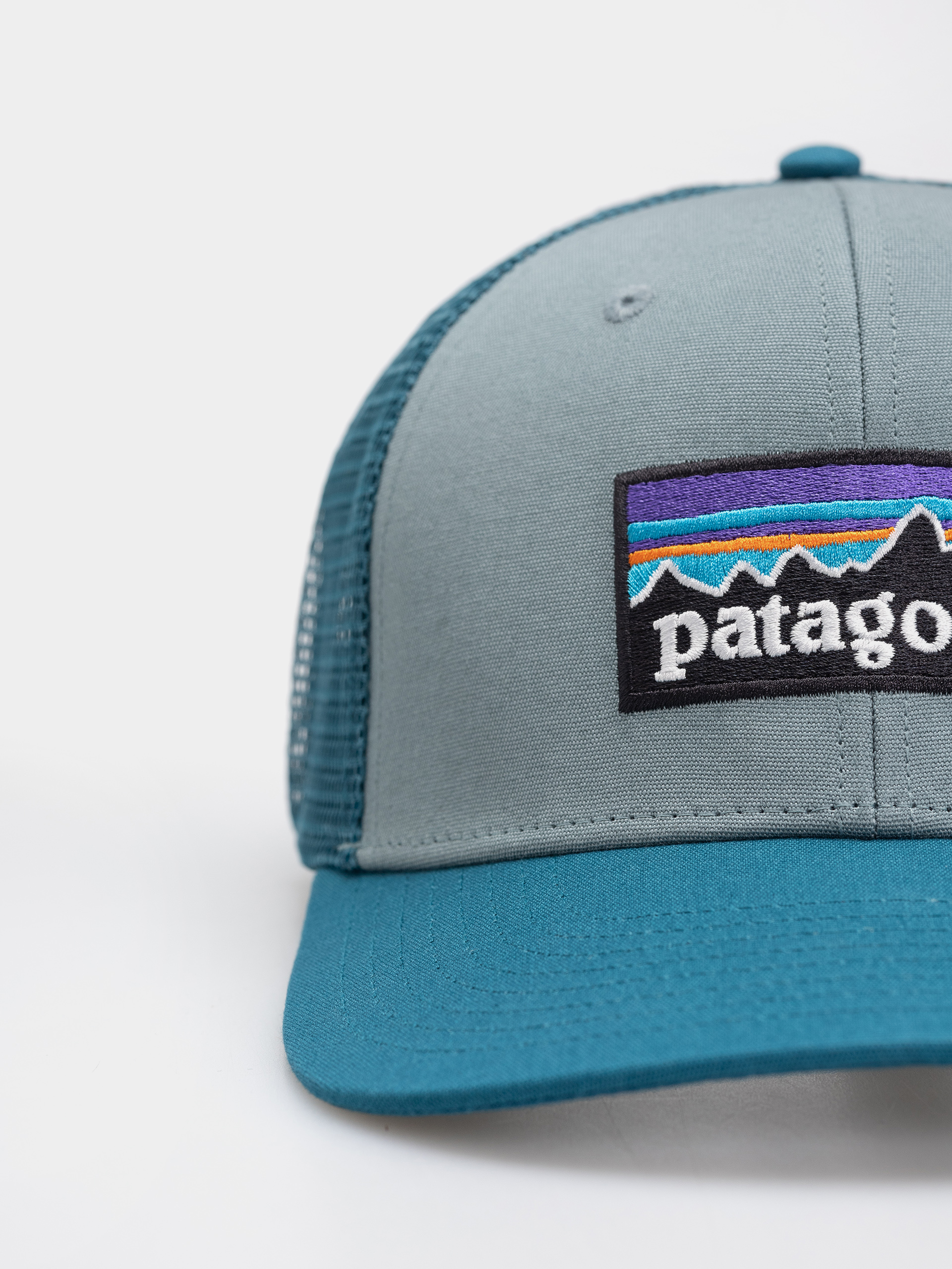 Шапка с козирка Patagonia P 6 Logo Trucker (blue sage)