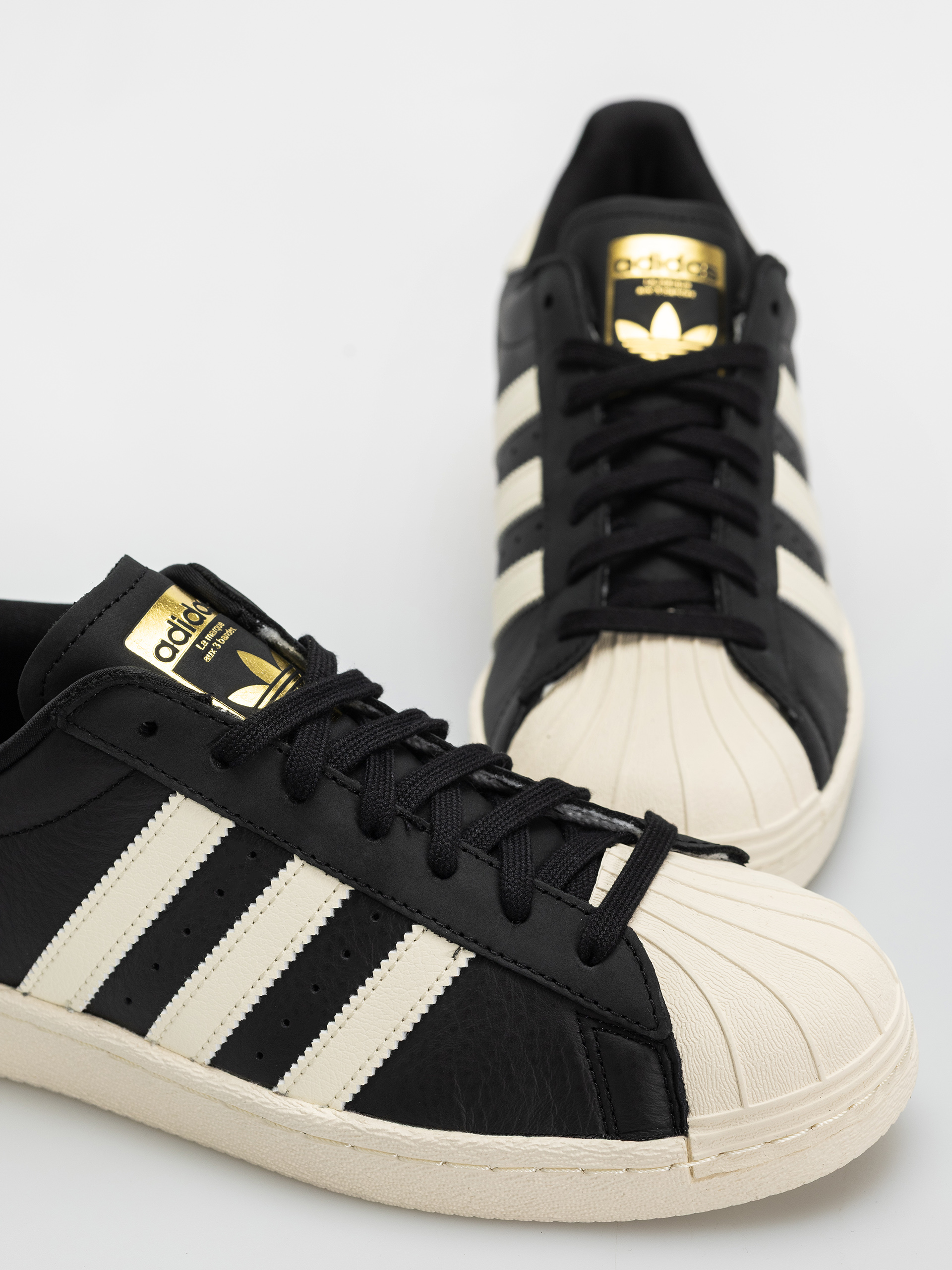 Обувки adidas Superstar 80 Adv (cblack/crewht/goldmt)