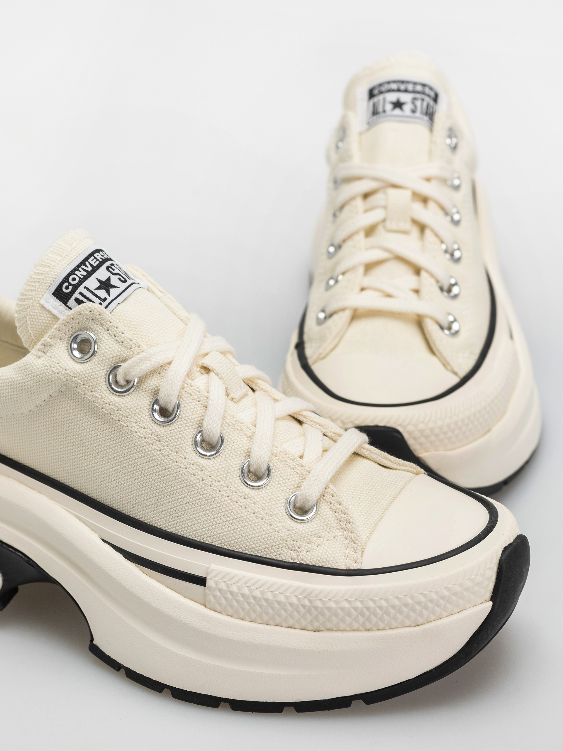 Обувки Converse Run Star Crush Ox Wmn (egret/egret/black)