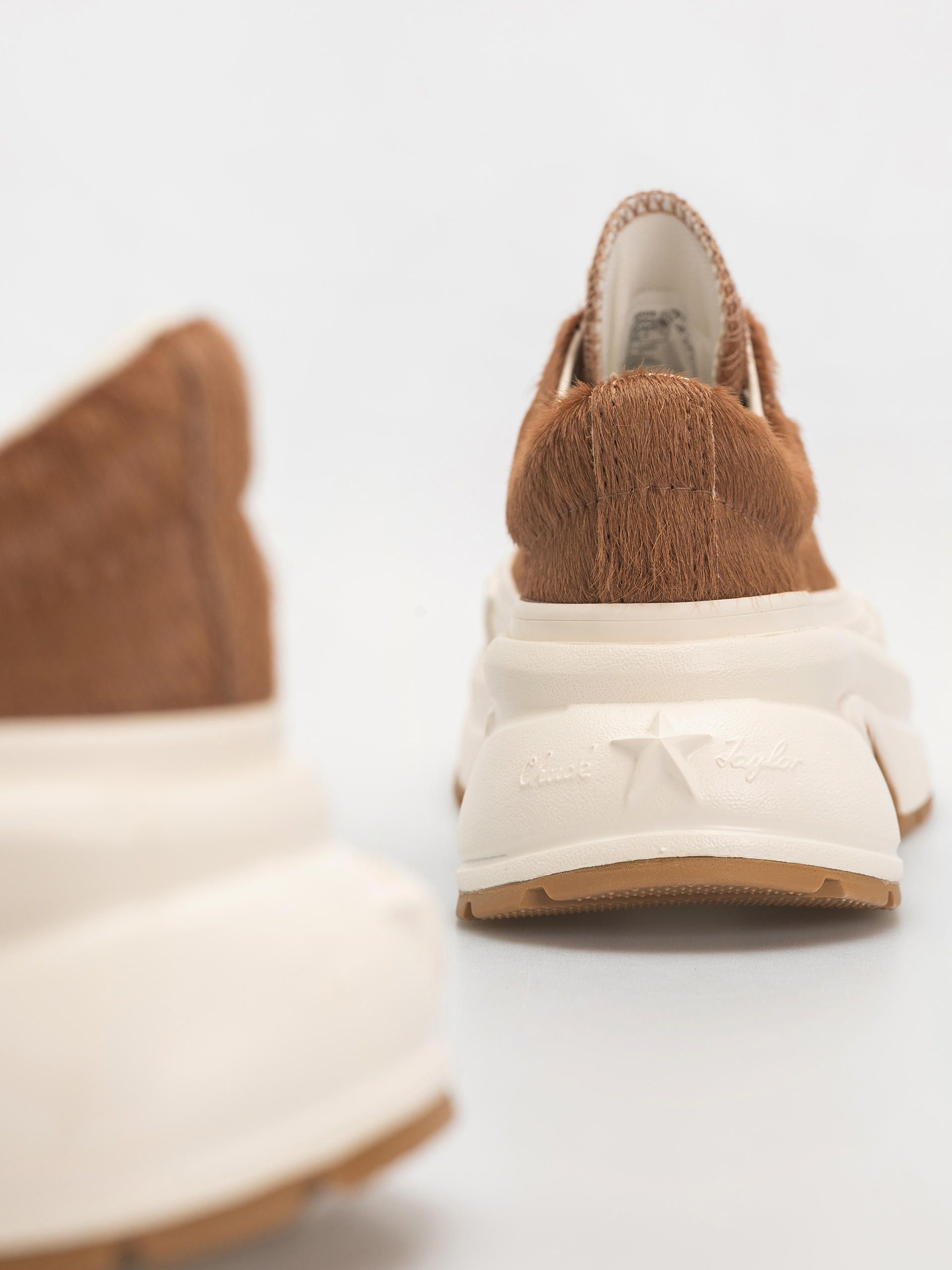 Обувки Converse Run Star Crush Ox Wmn (incensed/egret/egret)