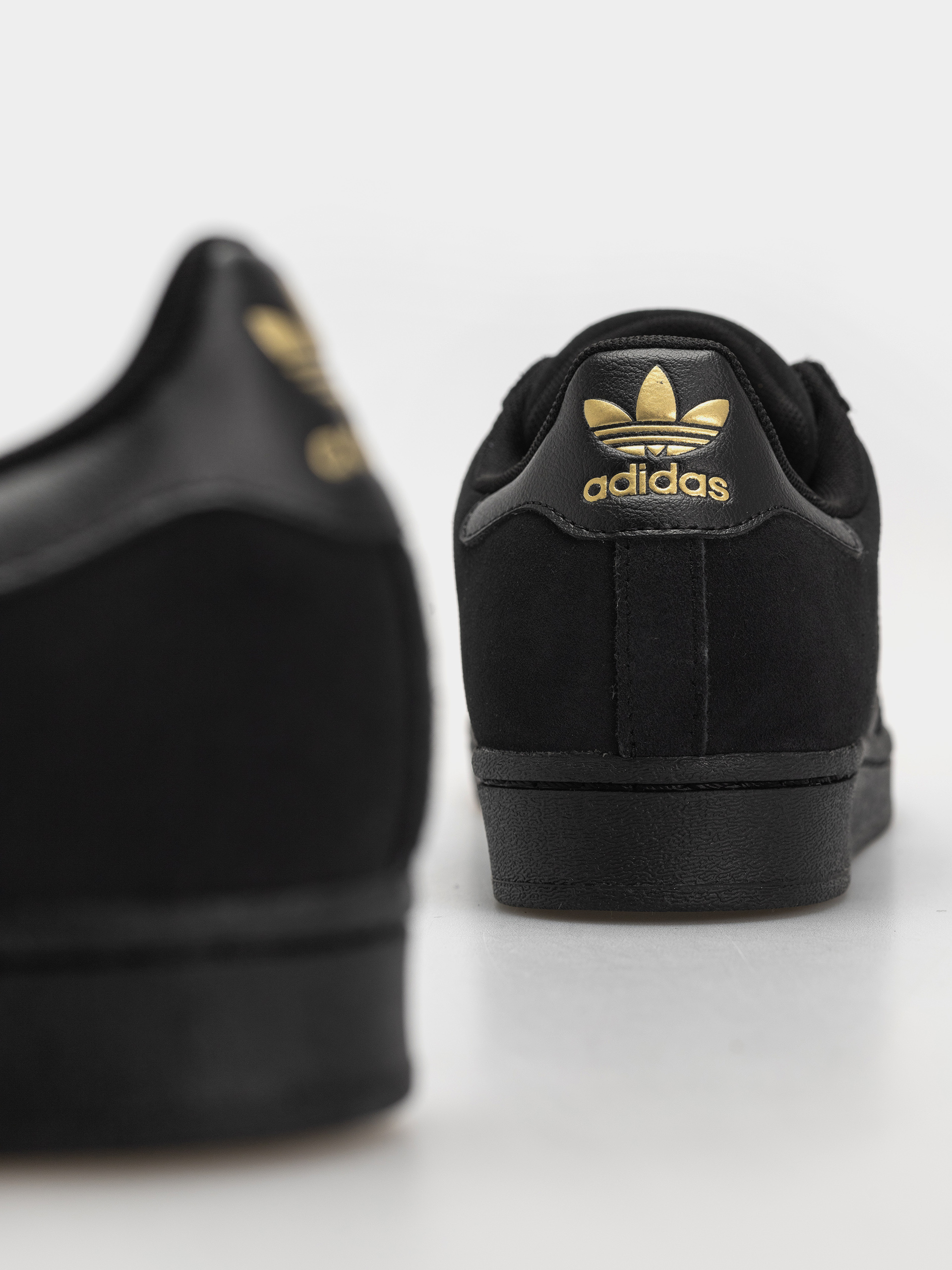 Обувки adidas Superstar Adv (cblack/cblack/goldmt)