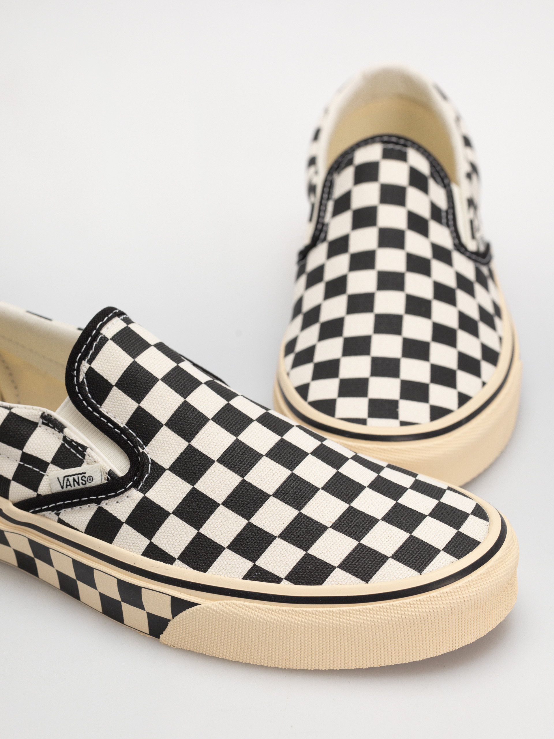 Обувки Vans Classic Slip On (black/marshmllw)