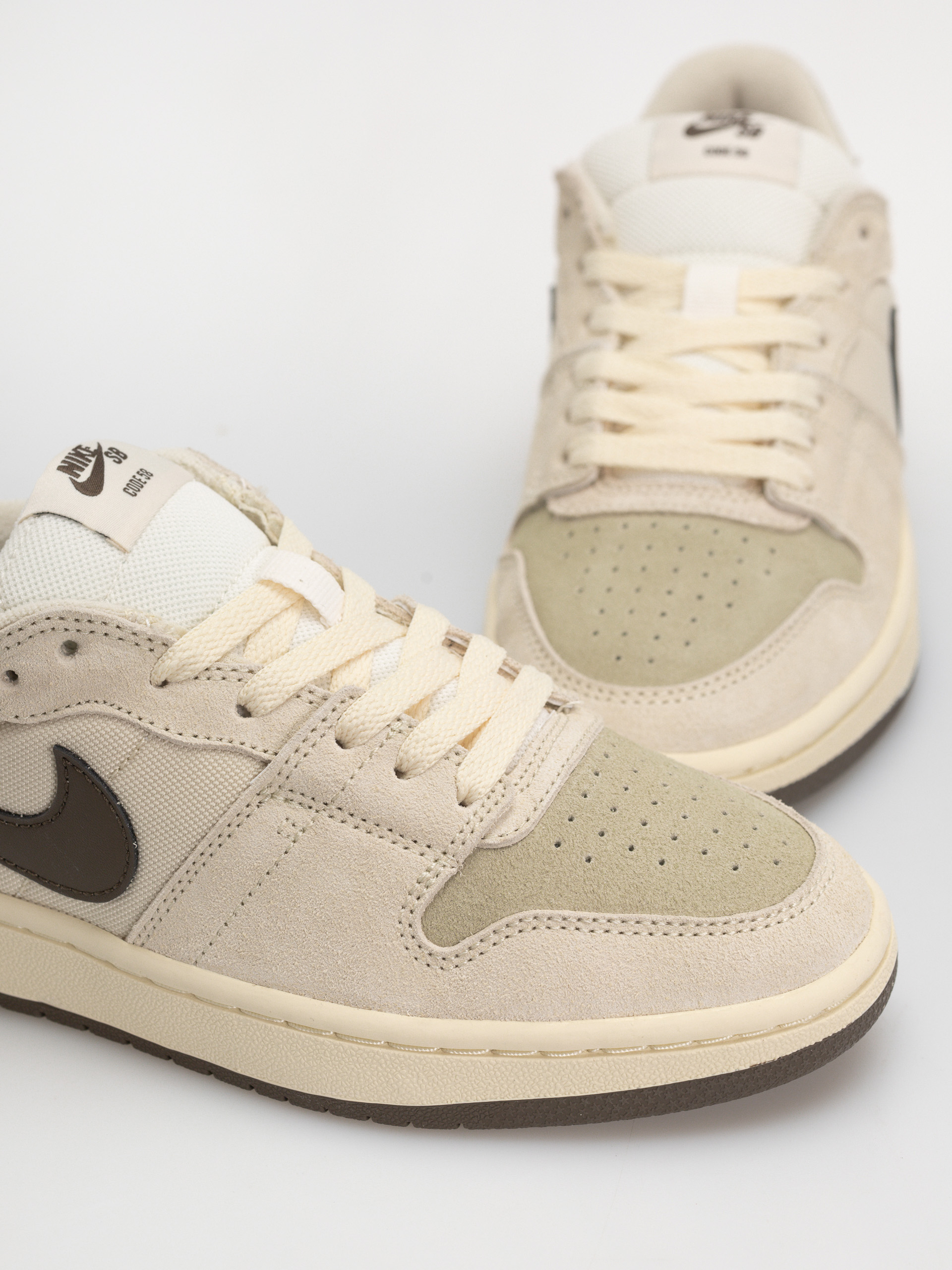 Обувки Nike SB Code 58 (pale ivory/dark hazel lt khaki muslin)