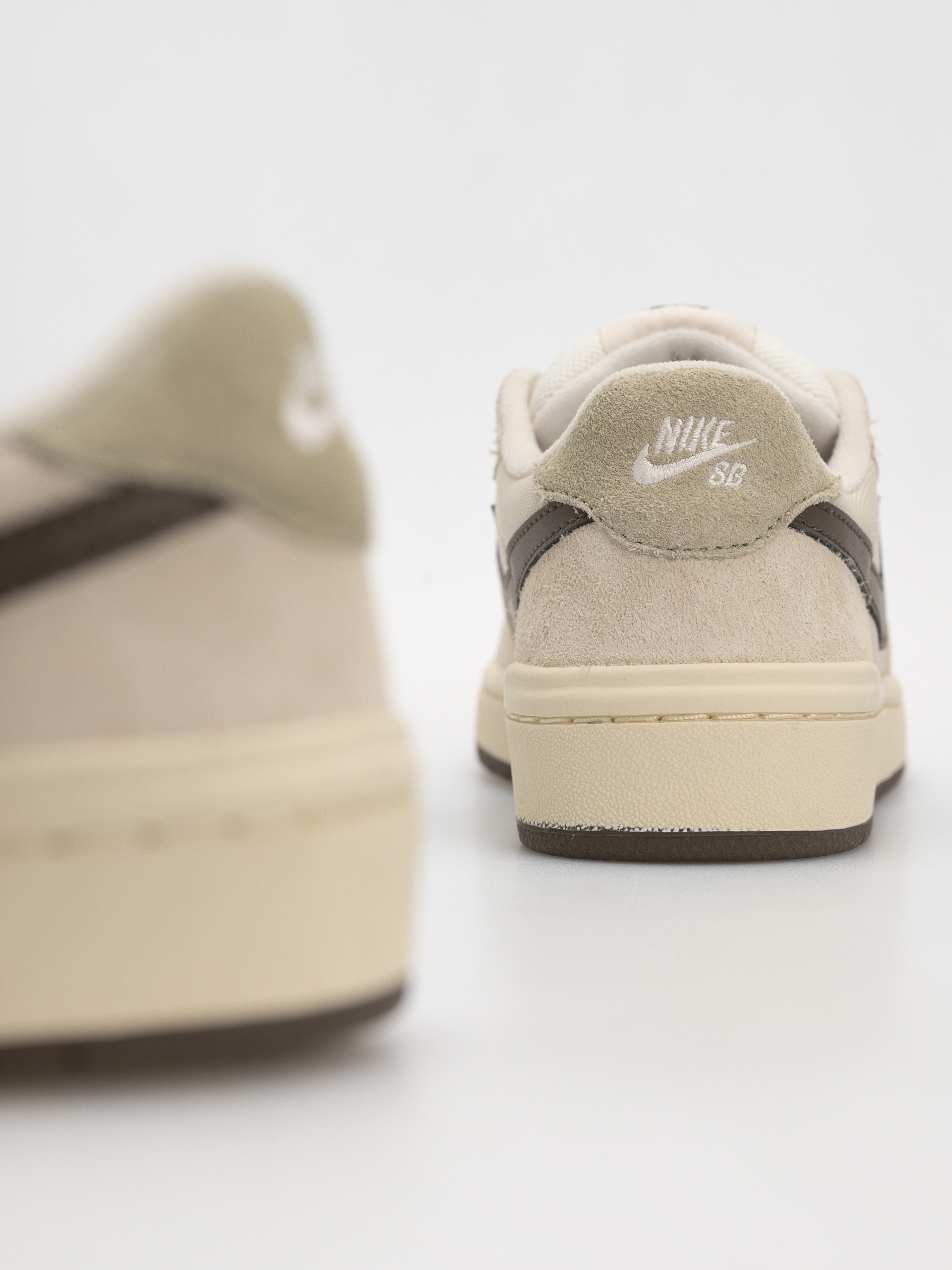 Обувки Nike SB Code 58 (pale ivory/dark hazel lt khaki muslin)
