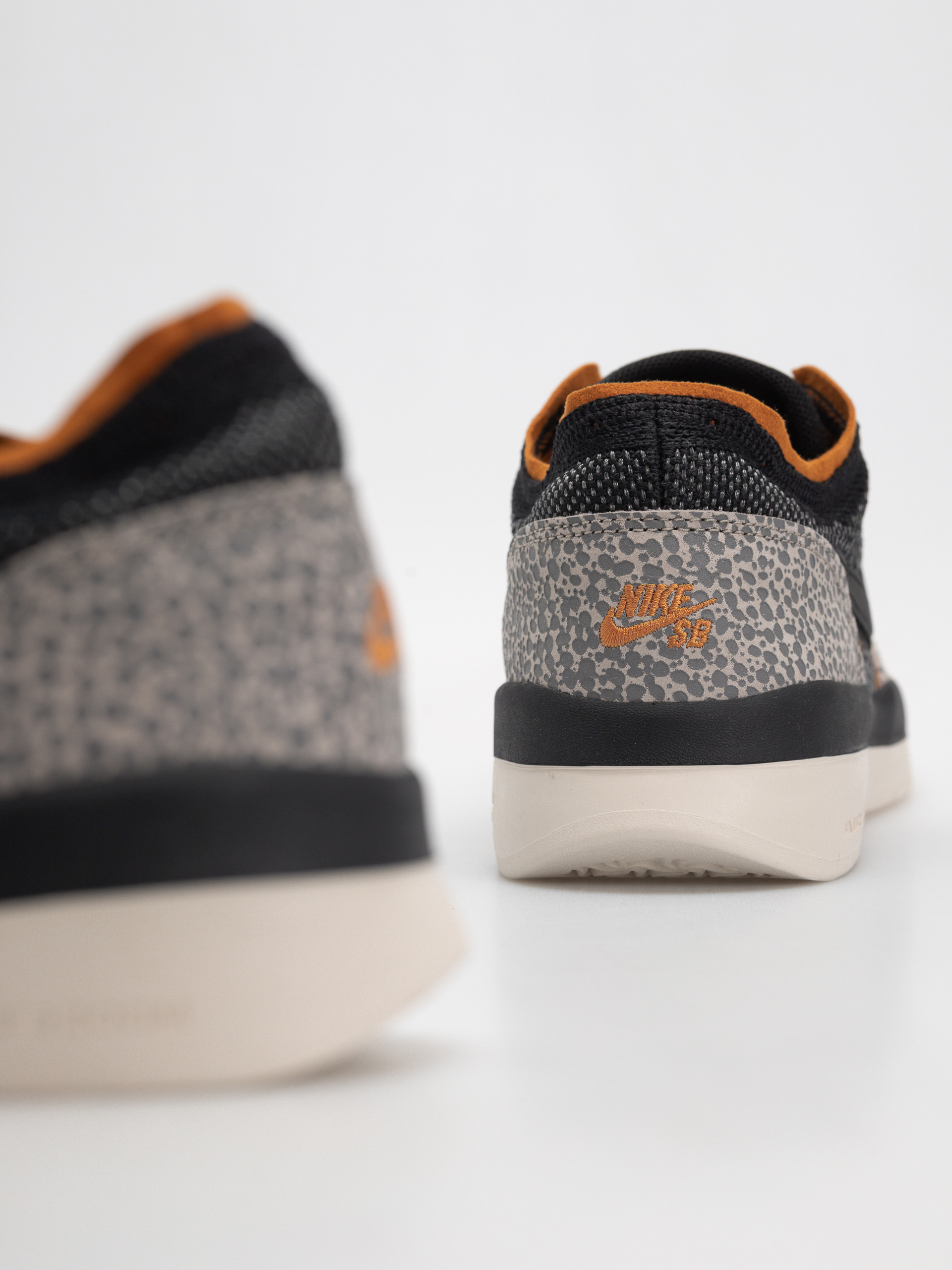 Обувки Nike SB PS8 (cobblestone/black monarch lt orewood brn)