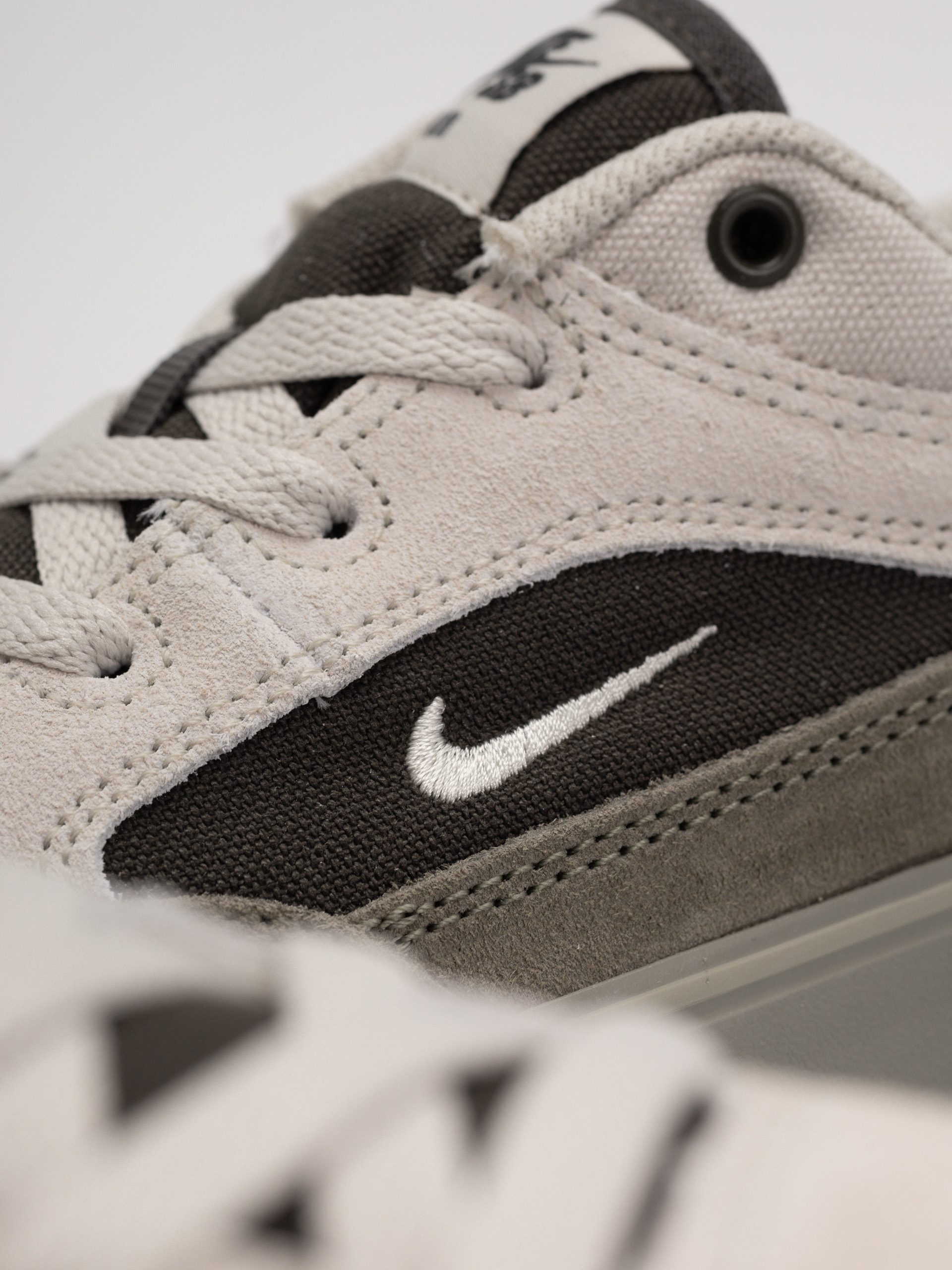 Обувки Nike SB Malor (light bone/light bone light army)