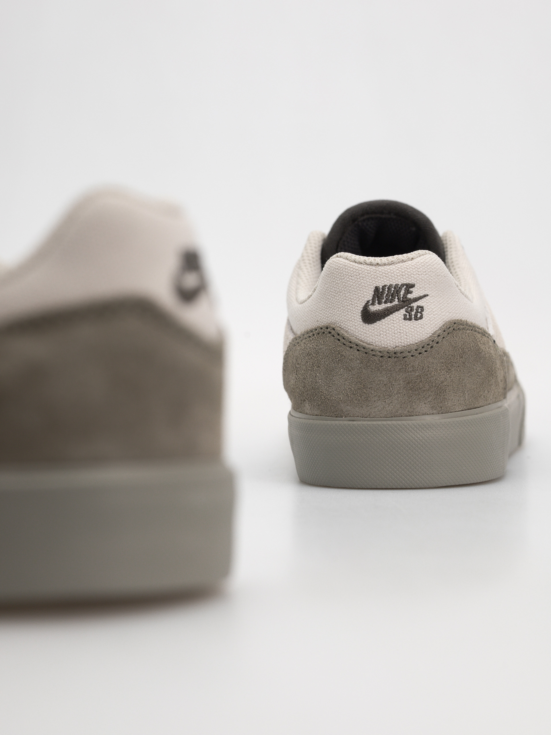 Обувки Nike SB Malor (light bone/light bone light army)