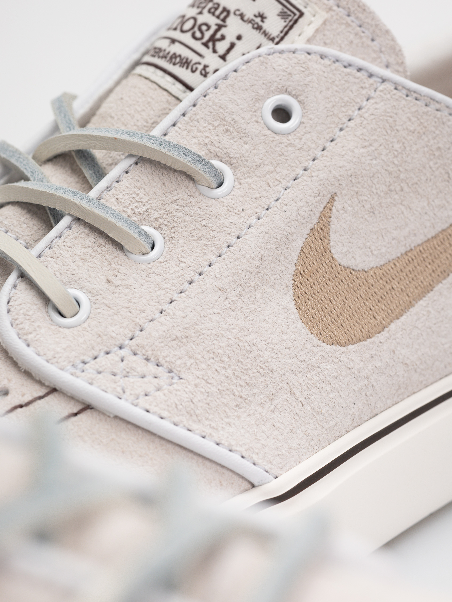 Обувки Nike SB Zoom Janoski Og+ (white/linen sail lt chocolate)