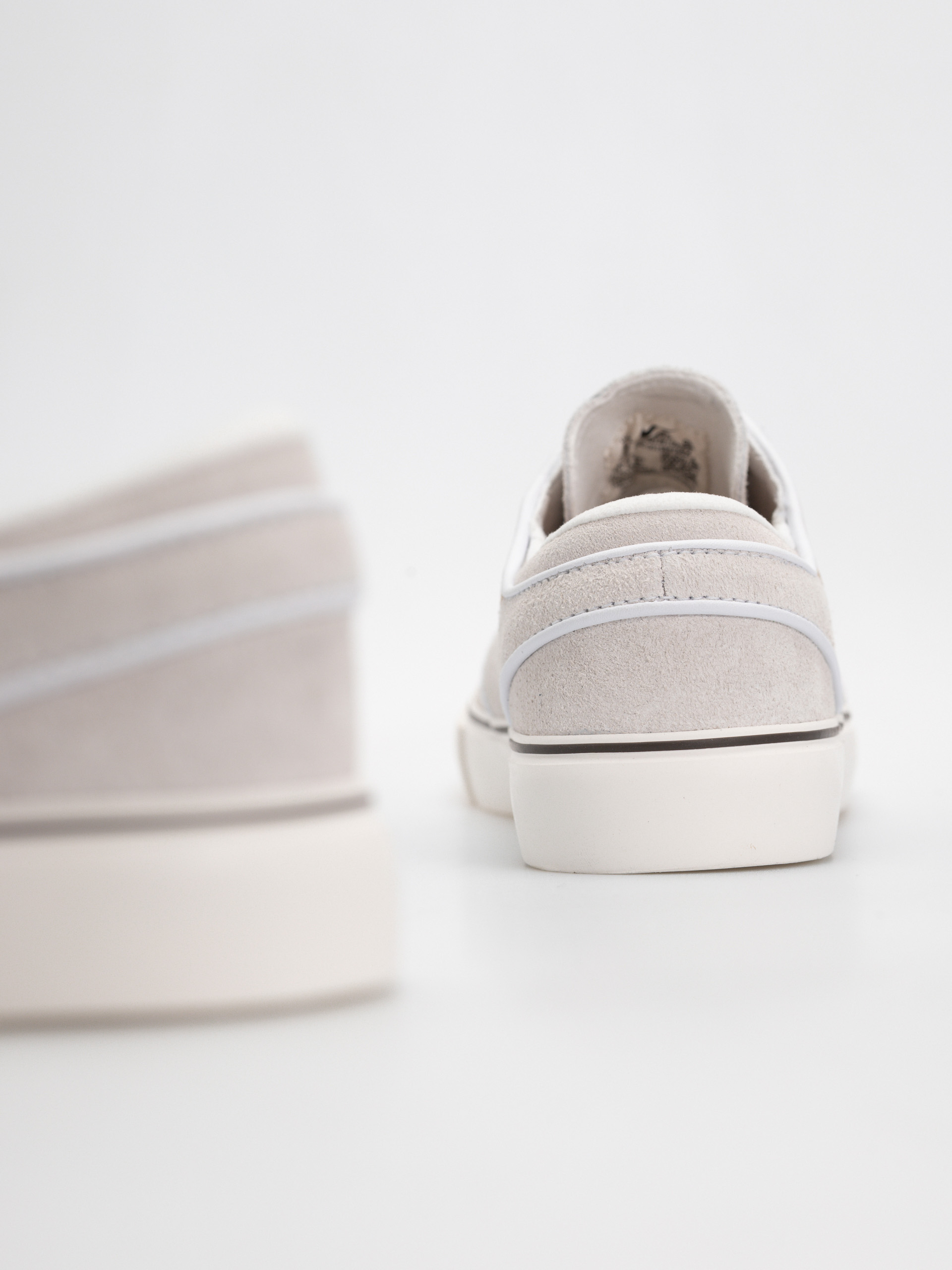 Обувки Nike SB Zoom Janoski Og+ (white/linen sail lt chocolate)