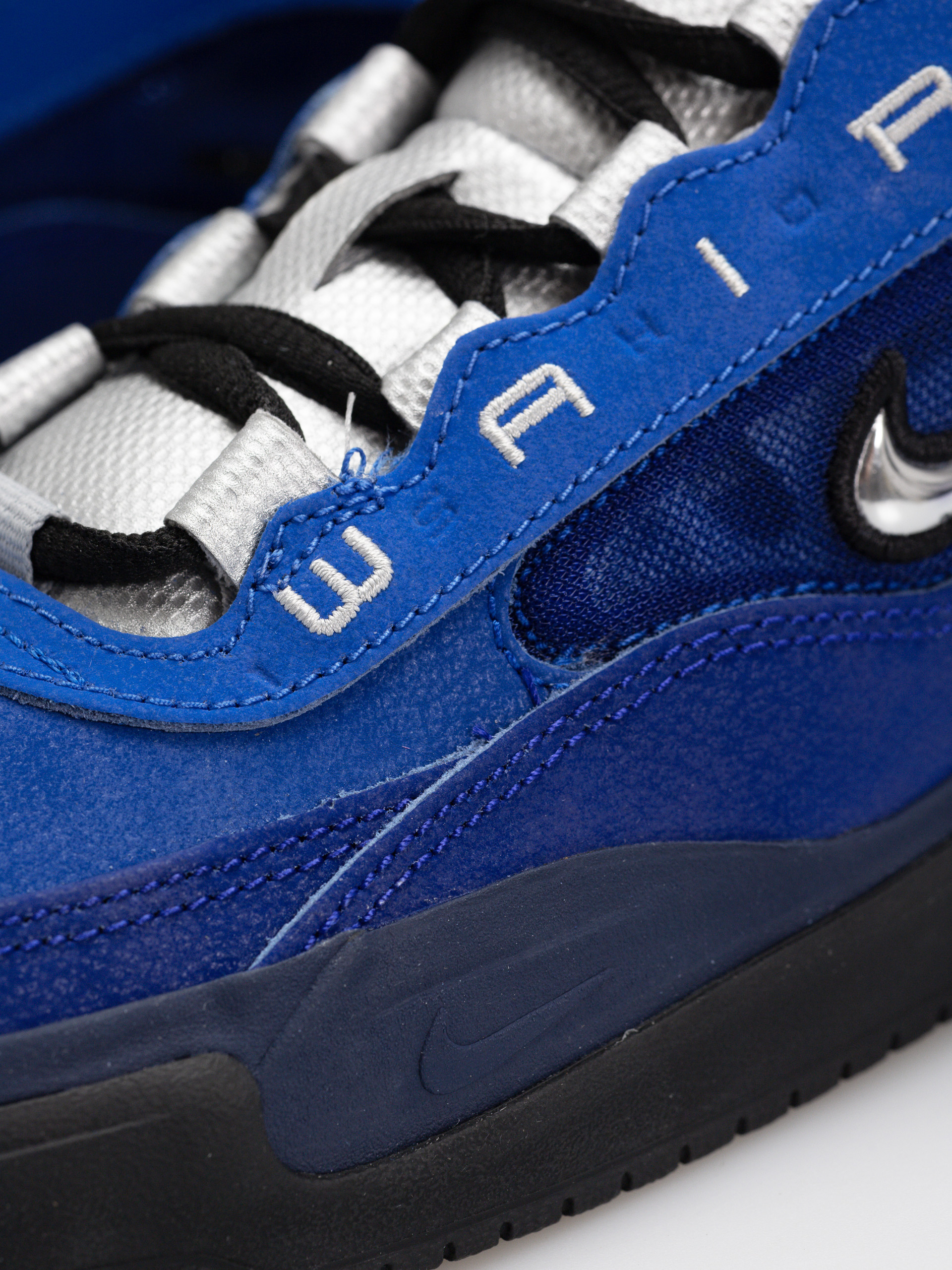 Обувки Nike SB Air Max Ishod (blue void/metallic silver radiant blue)