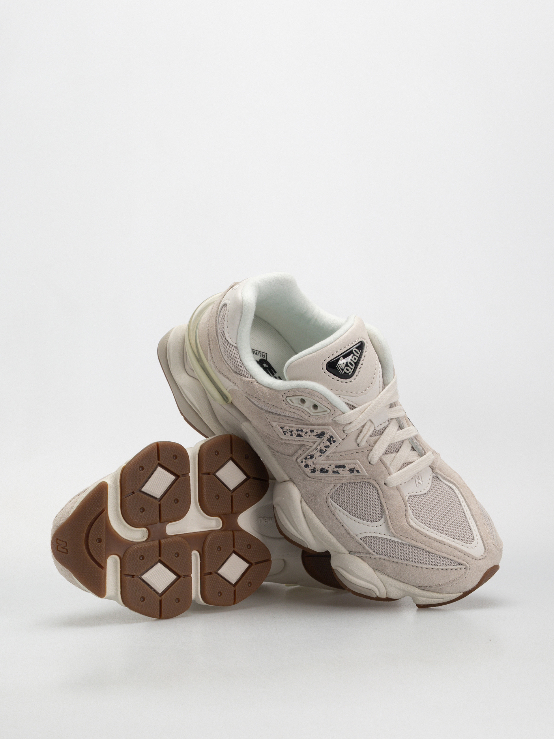 Обувки New Balance 9060 (moonbeam/sea salt/black)