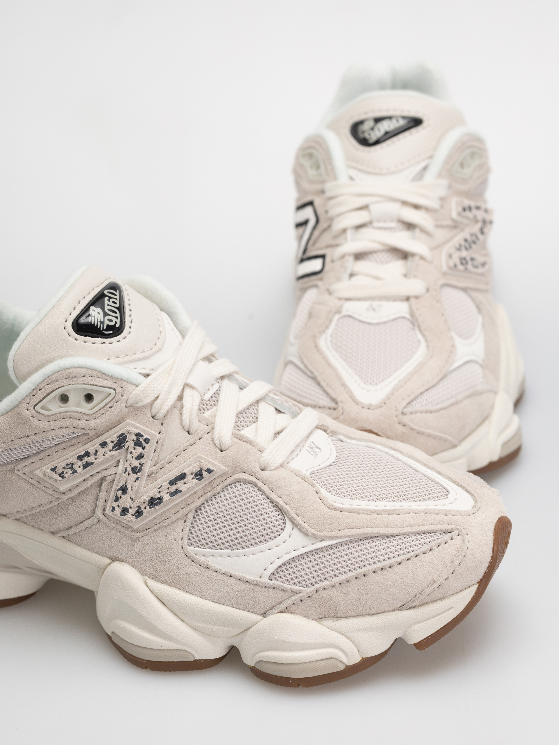 Обувки New Balance 9060 (moonbeam/sea salt/black)