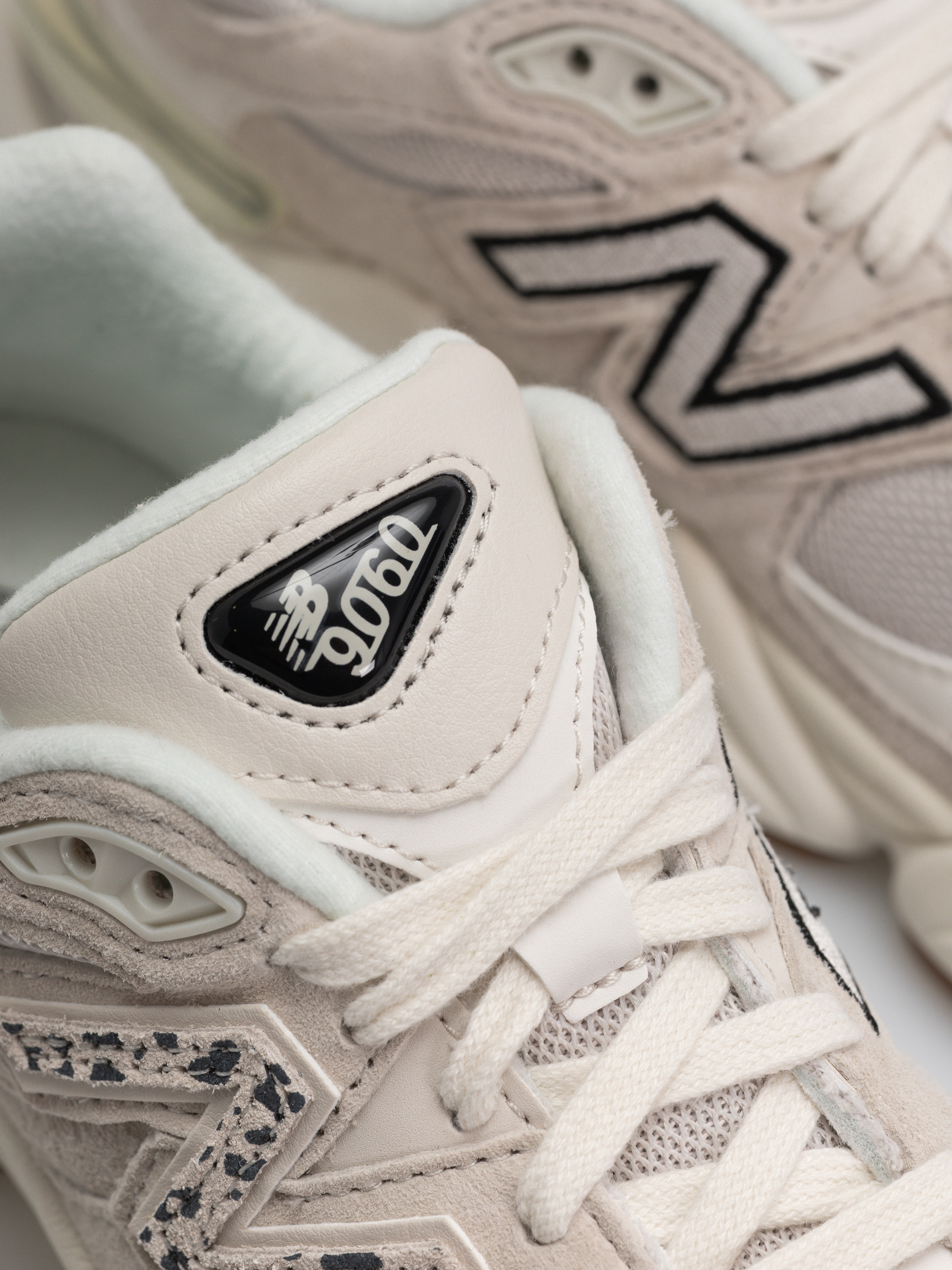 Обувки New Balance 9060 (moonbeam/sea salt/black)
