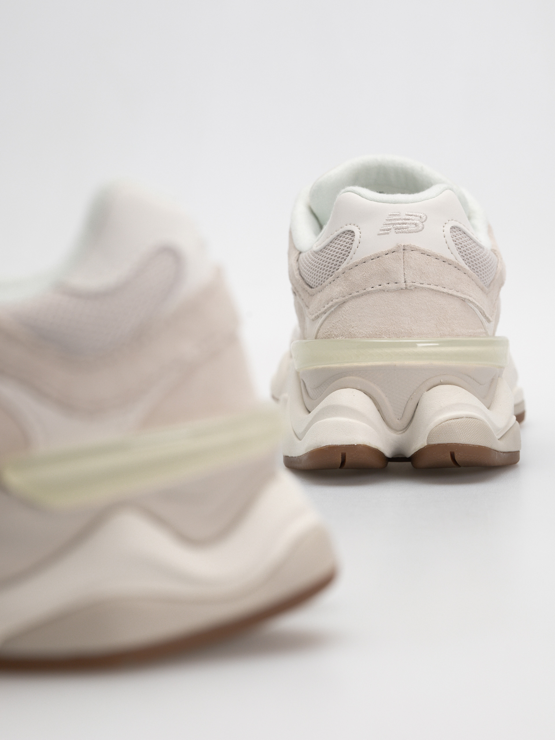 Обувки New Balance 9060 (moonbeam/sea salt/black)