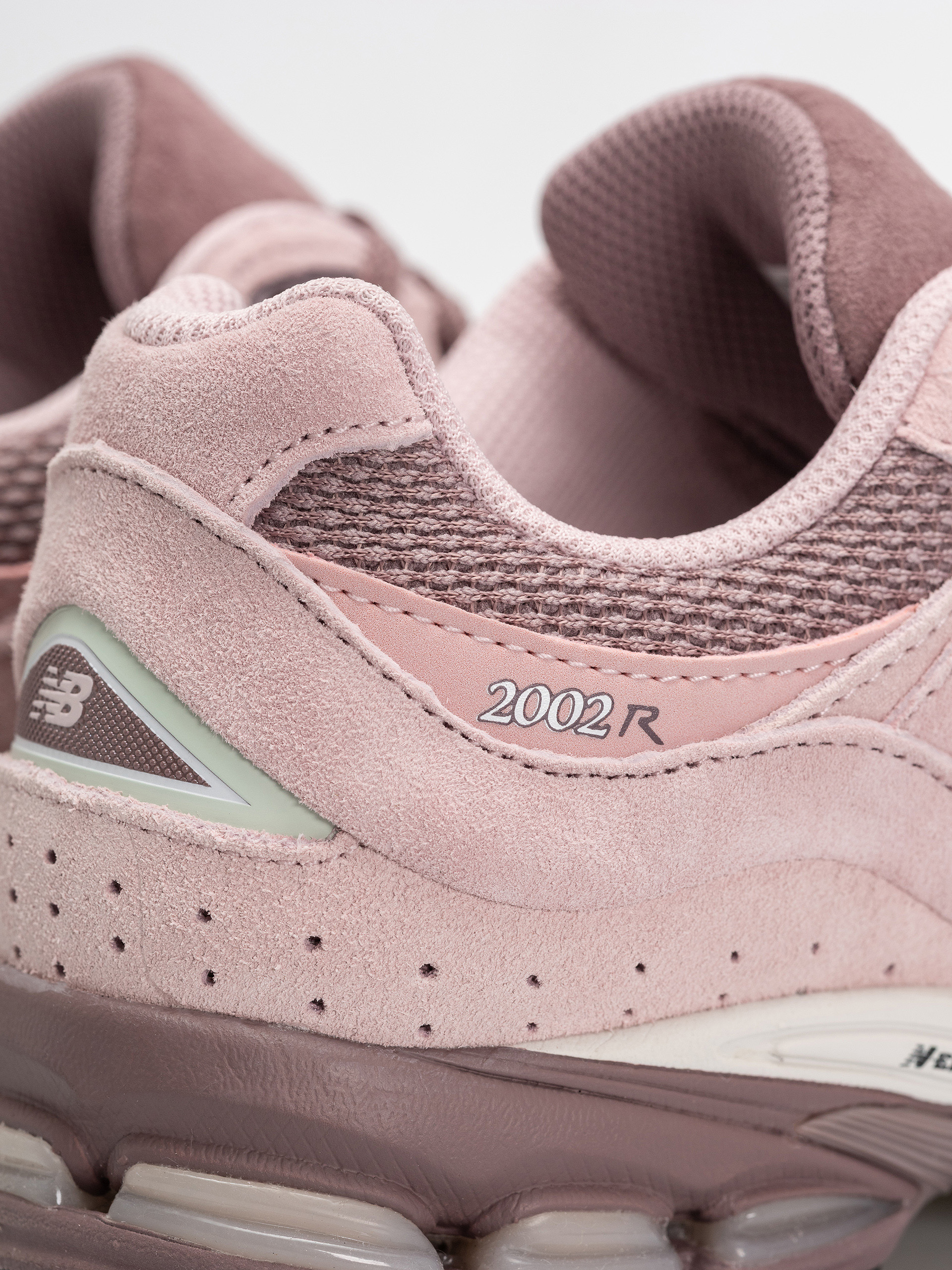 Обувки New Balance 2002 (pink chalk/pebble)