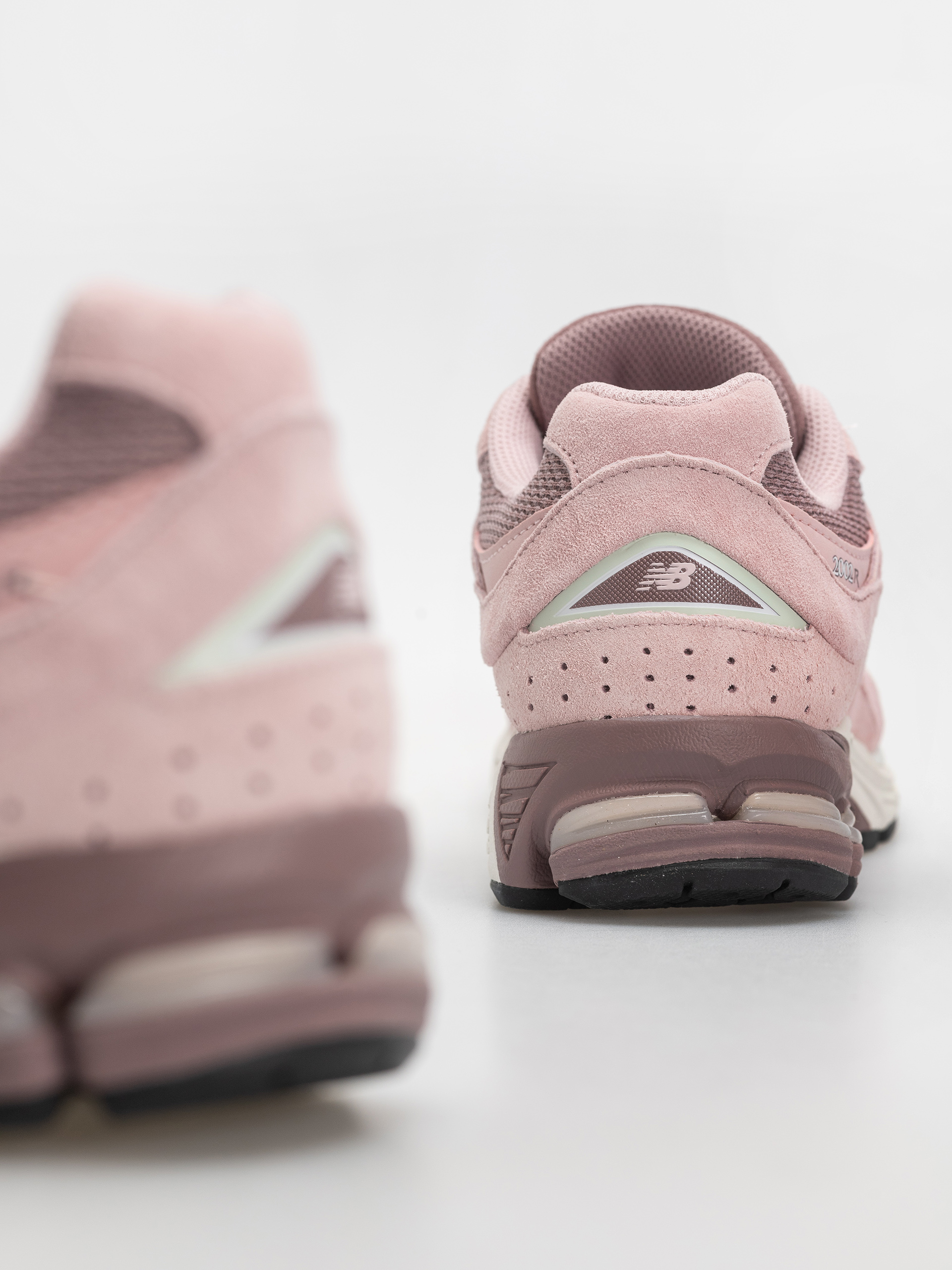 Обувки New Balance 2002 (pink chalk/pebble)