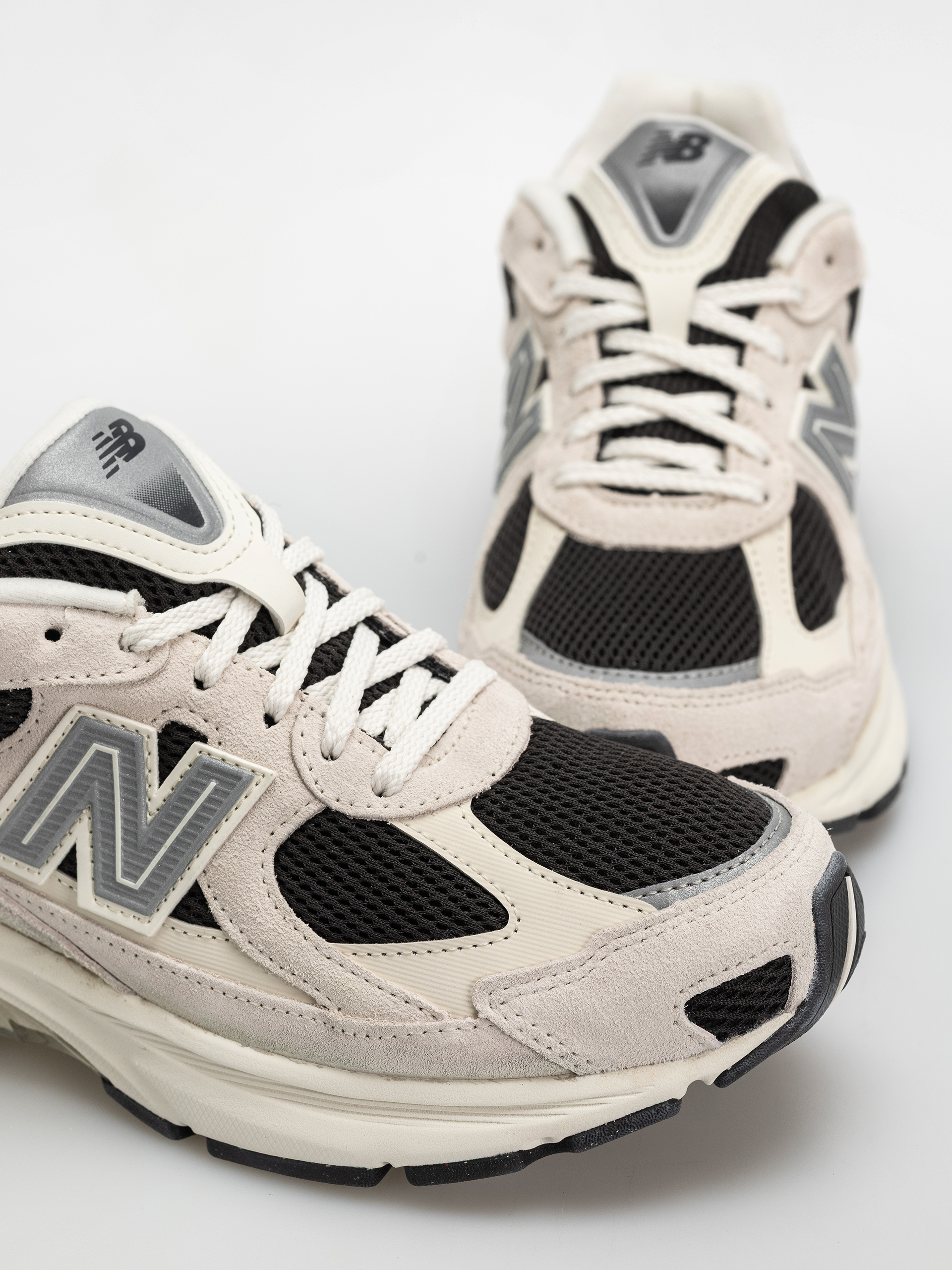 Обувки New Balance 2010 (sea salt/black cement)