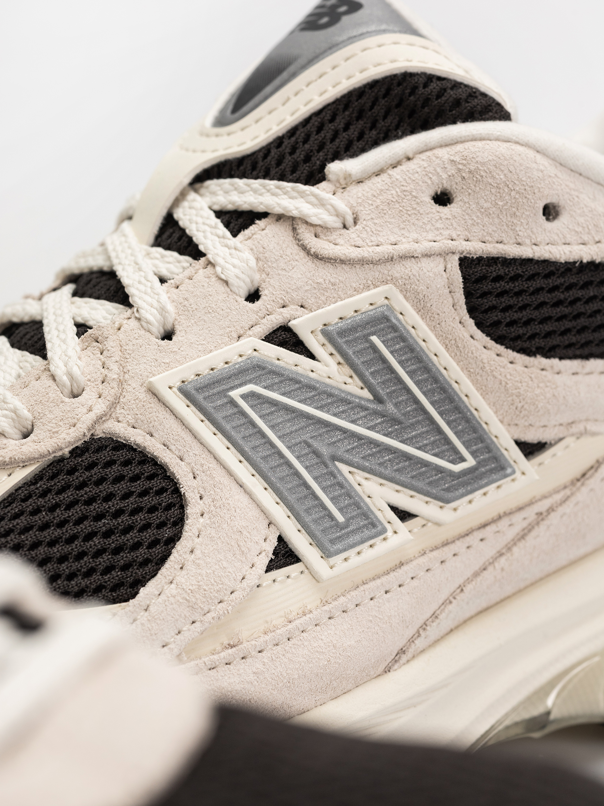 Обувки New Balance 2010 (sea salt/black cement)