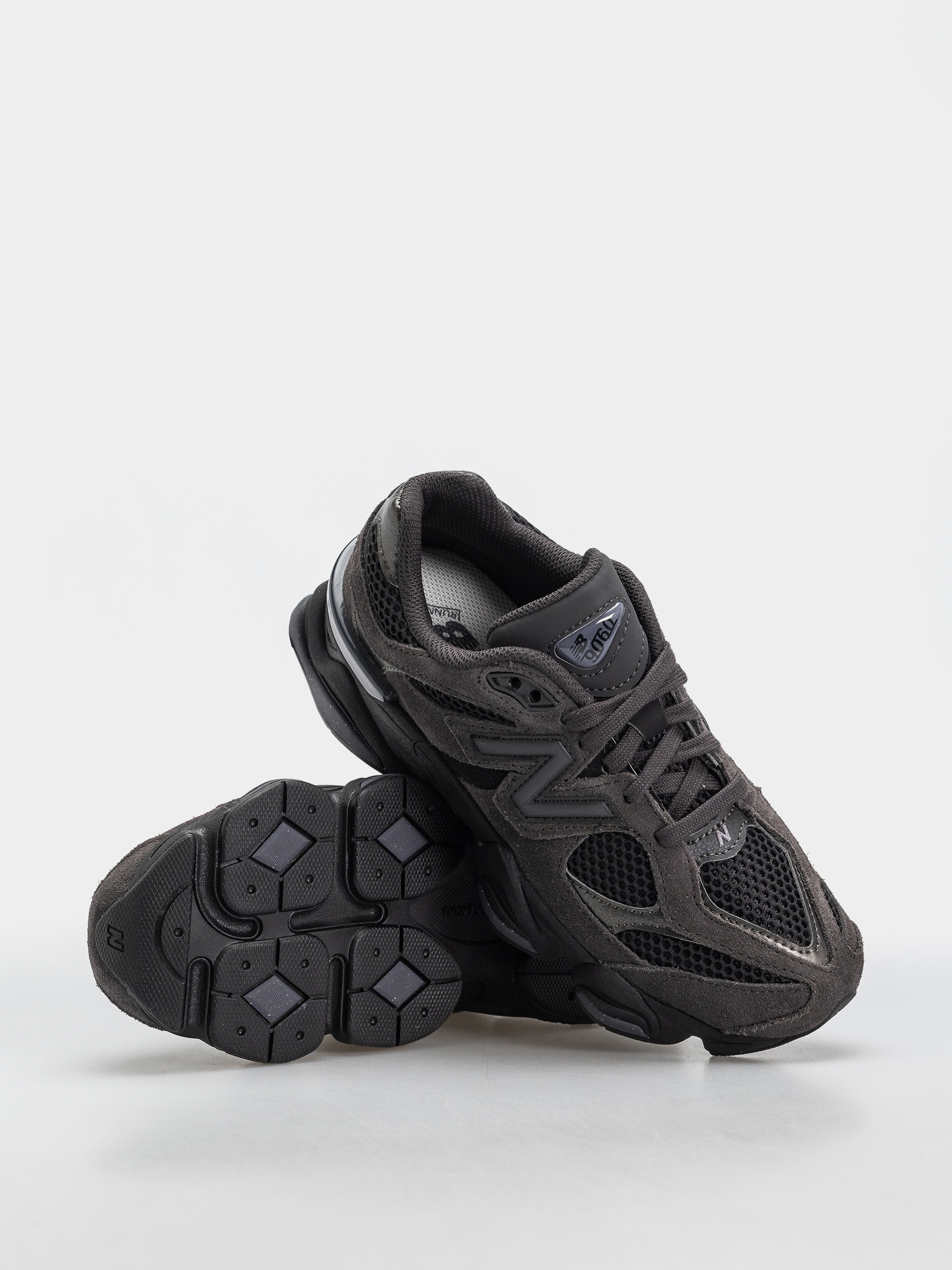 Обувки New Balance 9060 JR (black/neptune grey)