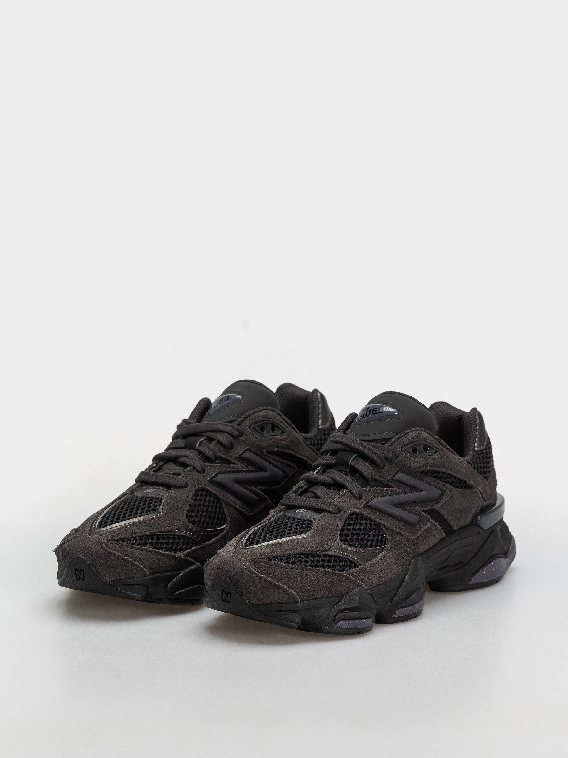 Обувки New Balance 9060 JR (black/neptune grey)