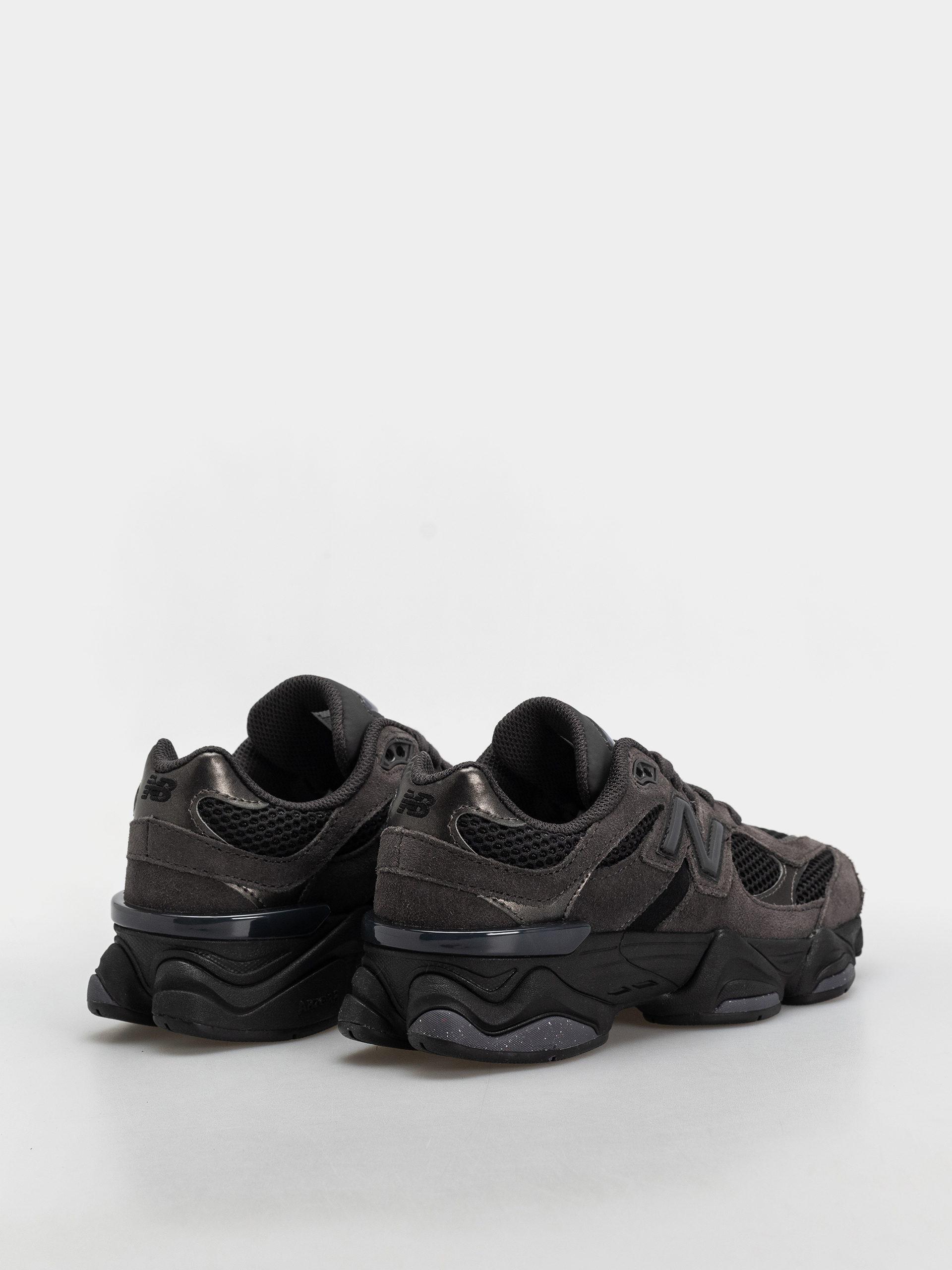 Обувки New Balance 9060 JR (black/neptune grey)