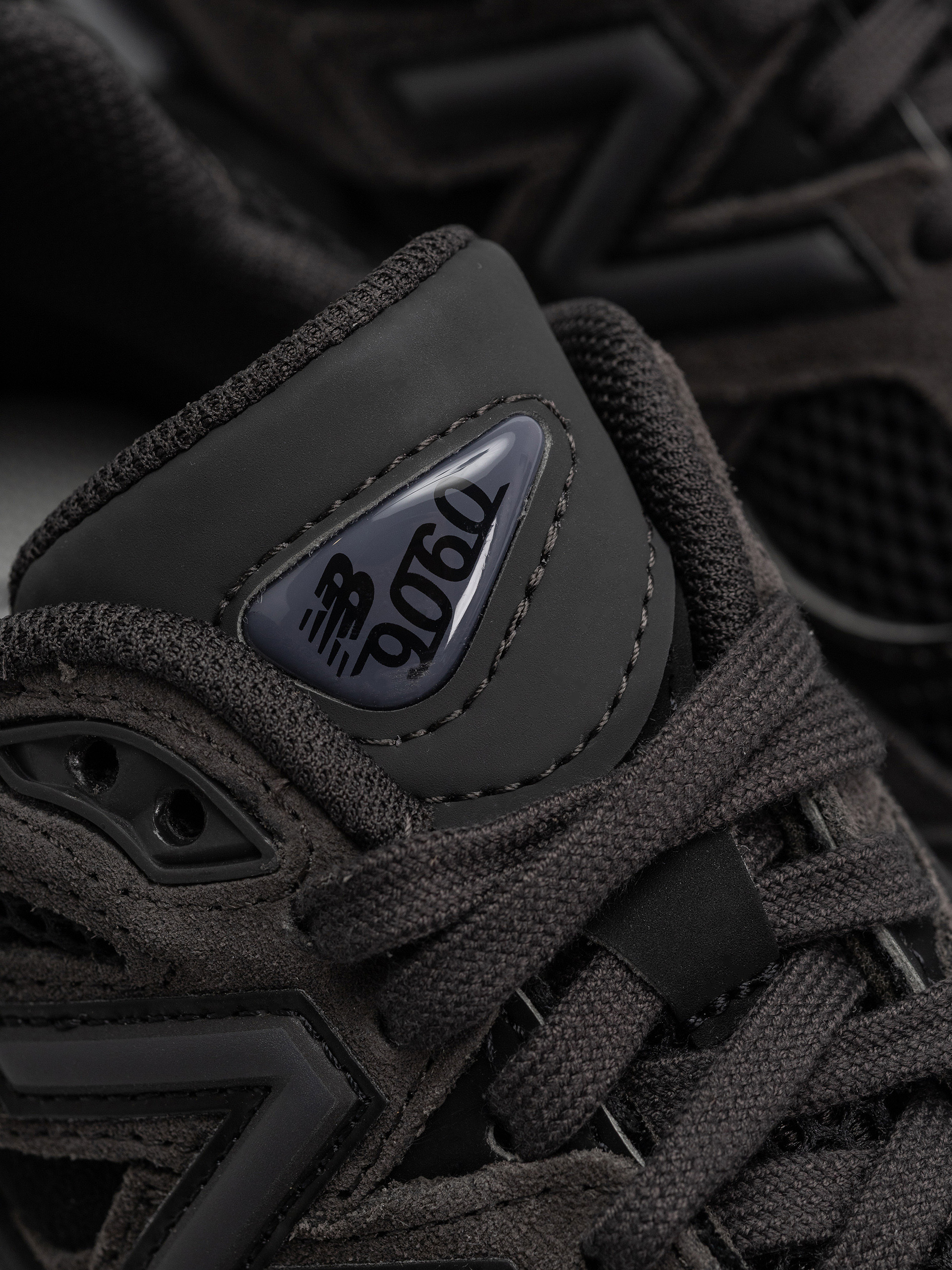 Обувки New Balance 9060 JR (black/neptune grey)