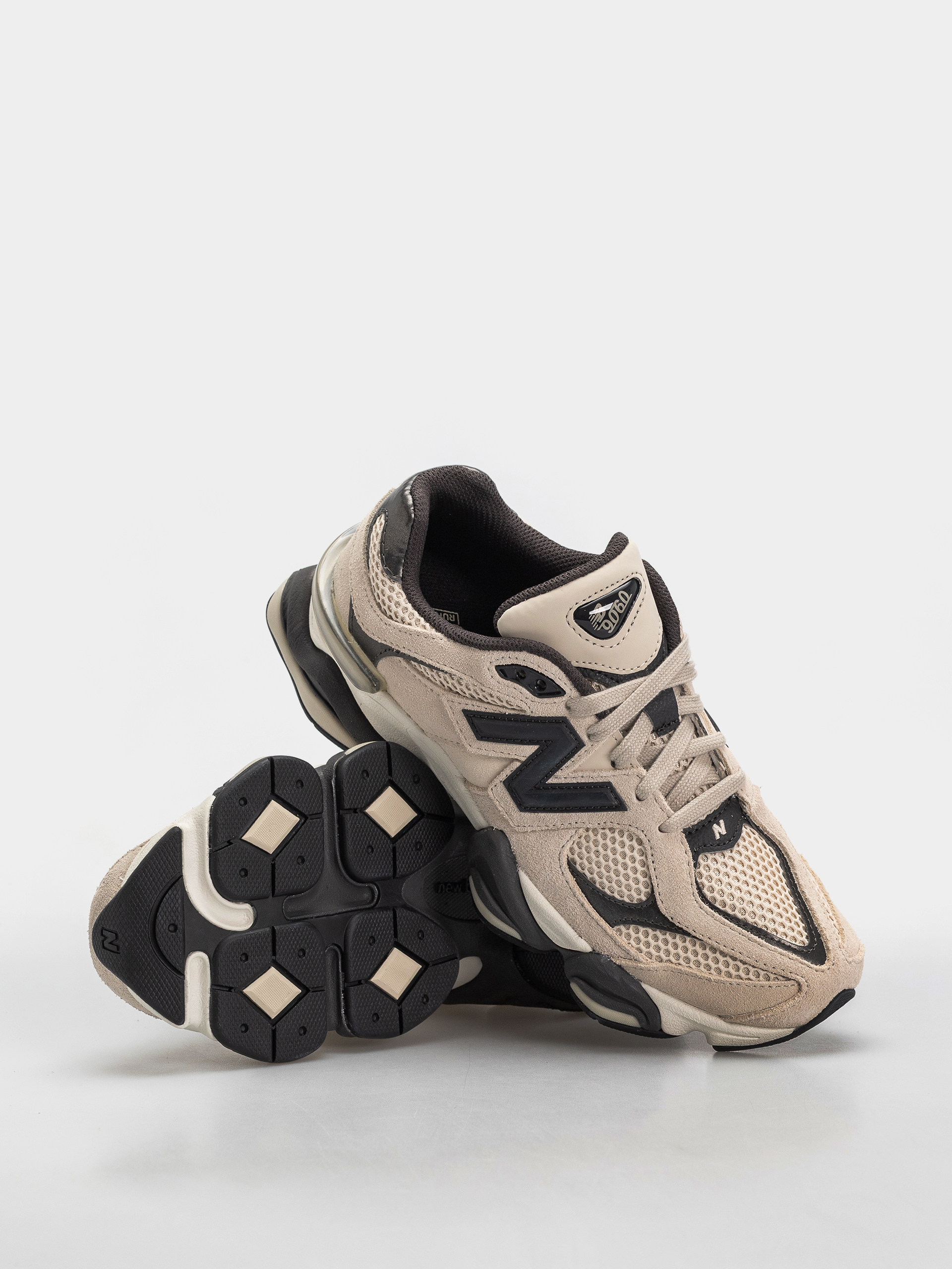 Обувки New Balance 9060 (timberwolf/black cement)