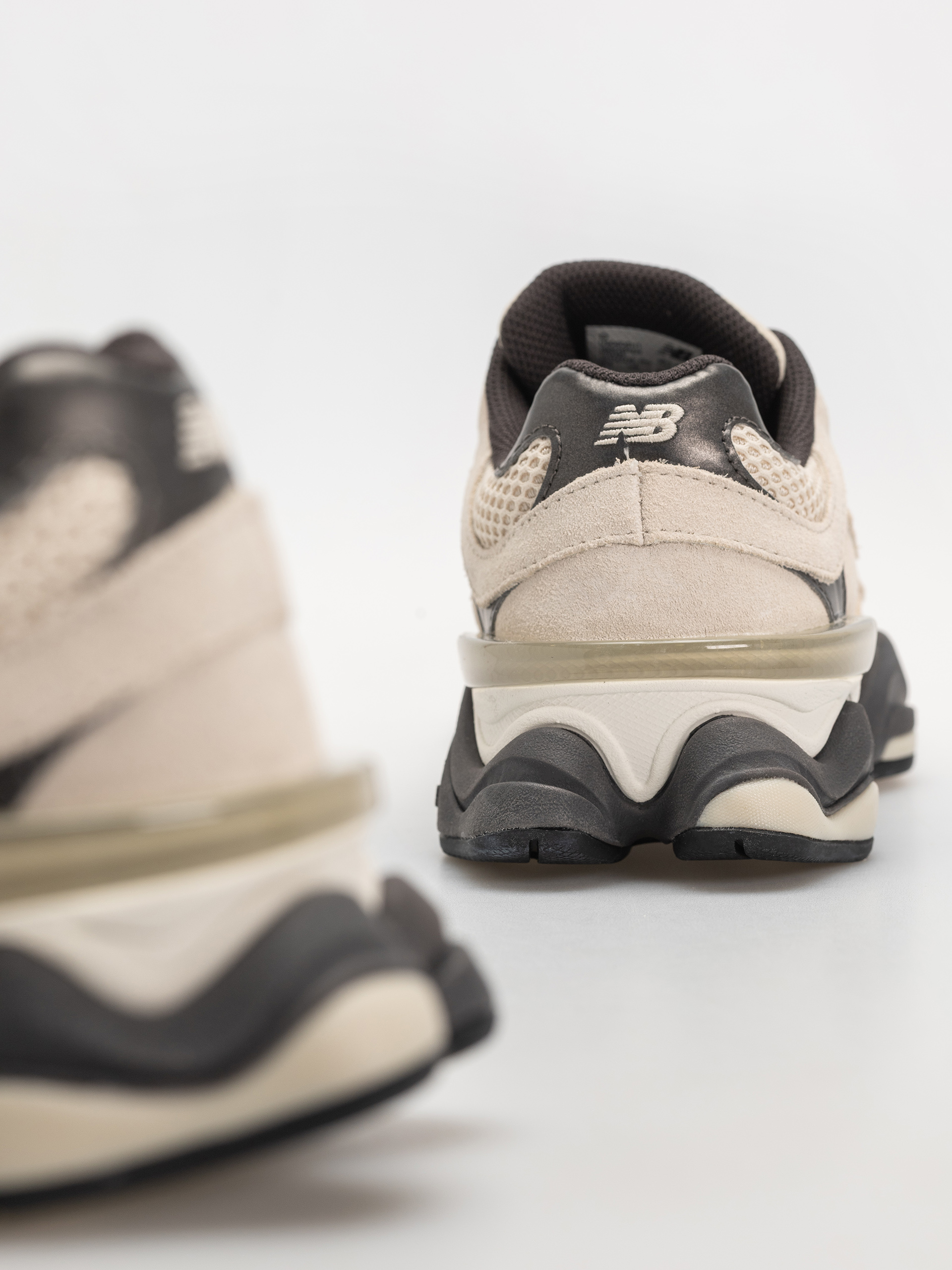 Обувки New Balance 9060 (timberwolf/black cement)