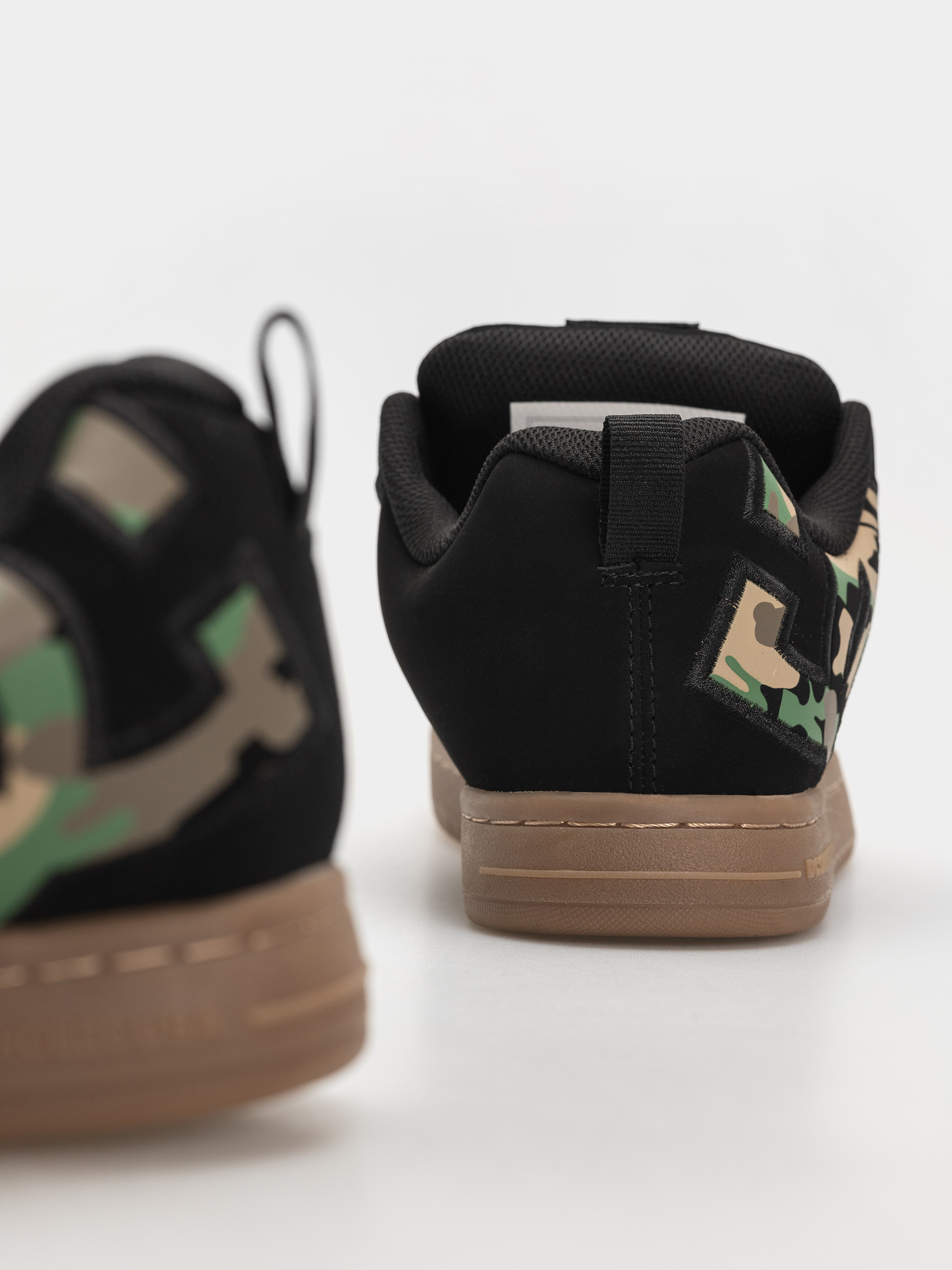 Обувки DC Court Graffik (black/black/gum)
