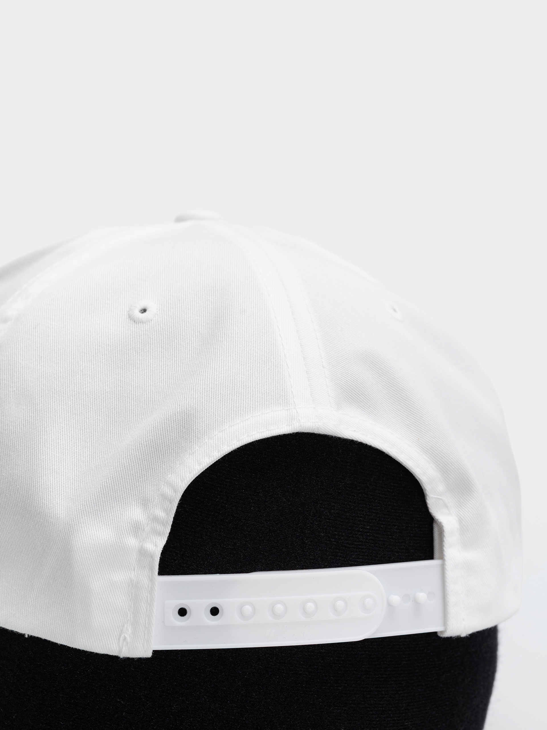 Шапка с козирка Thrasher Dropout Snapback (white)