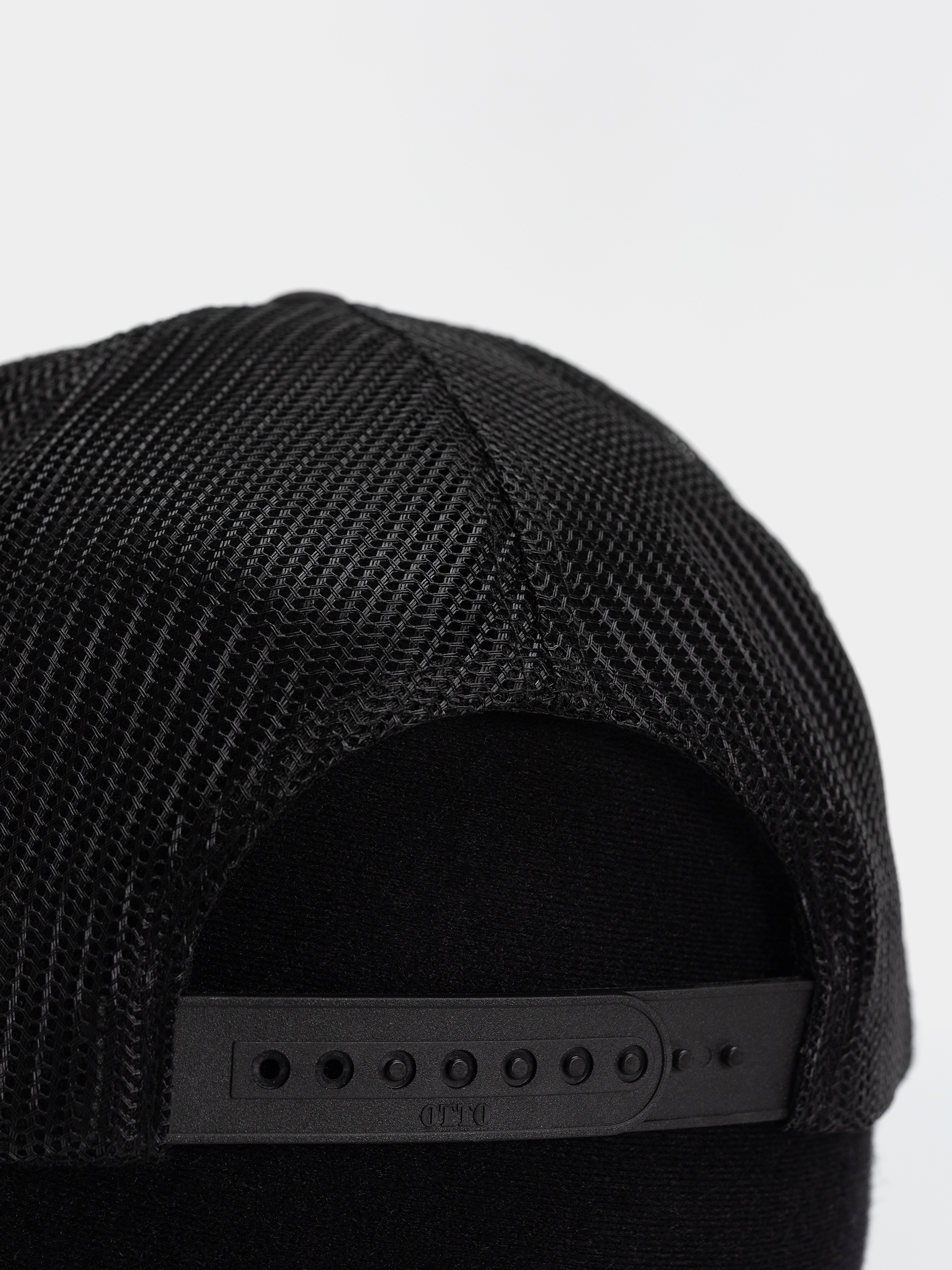 Шапка с козирка Thrasher Destruction Trucker (black/black)