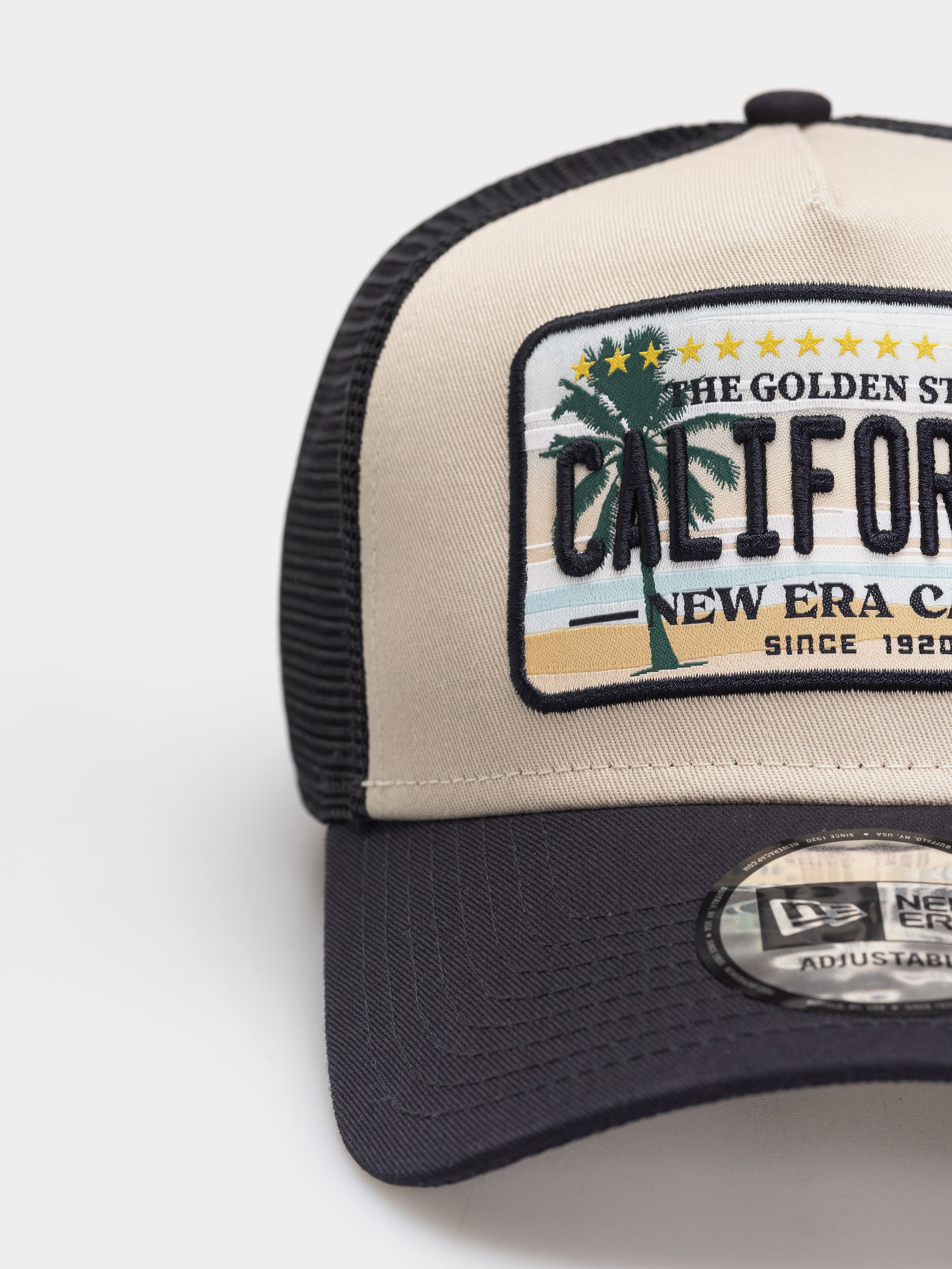 Шапка с козирка New Era Licence Plate Trucker (navy/stone)