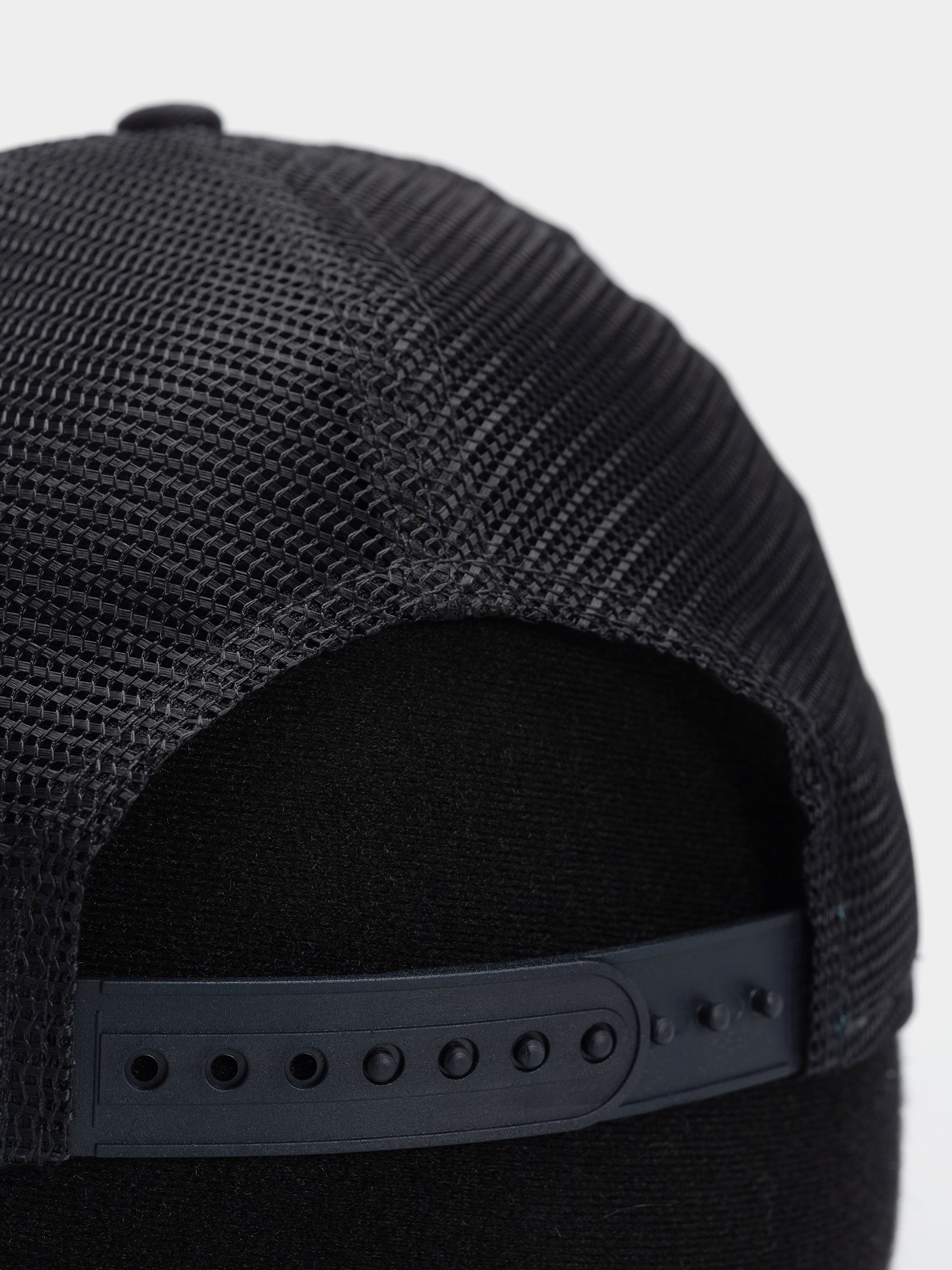 Шапка с козирка New Era Licence Plate Trucker (navy/stone)