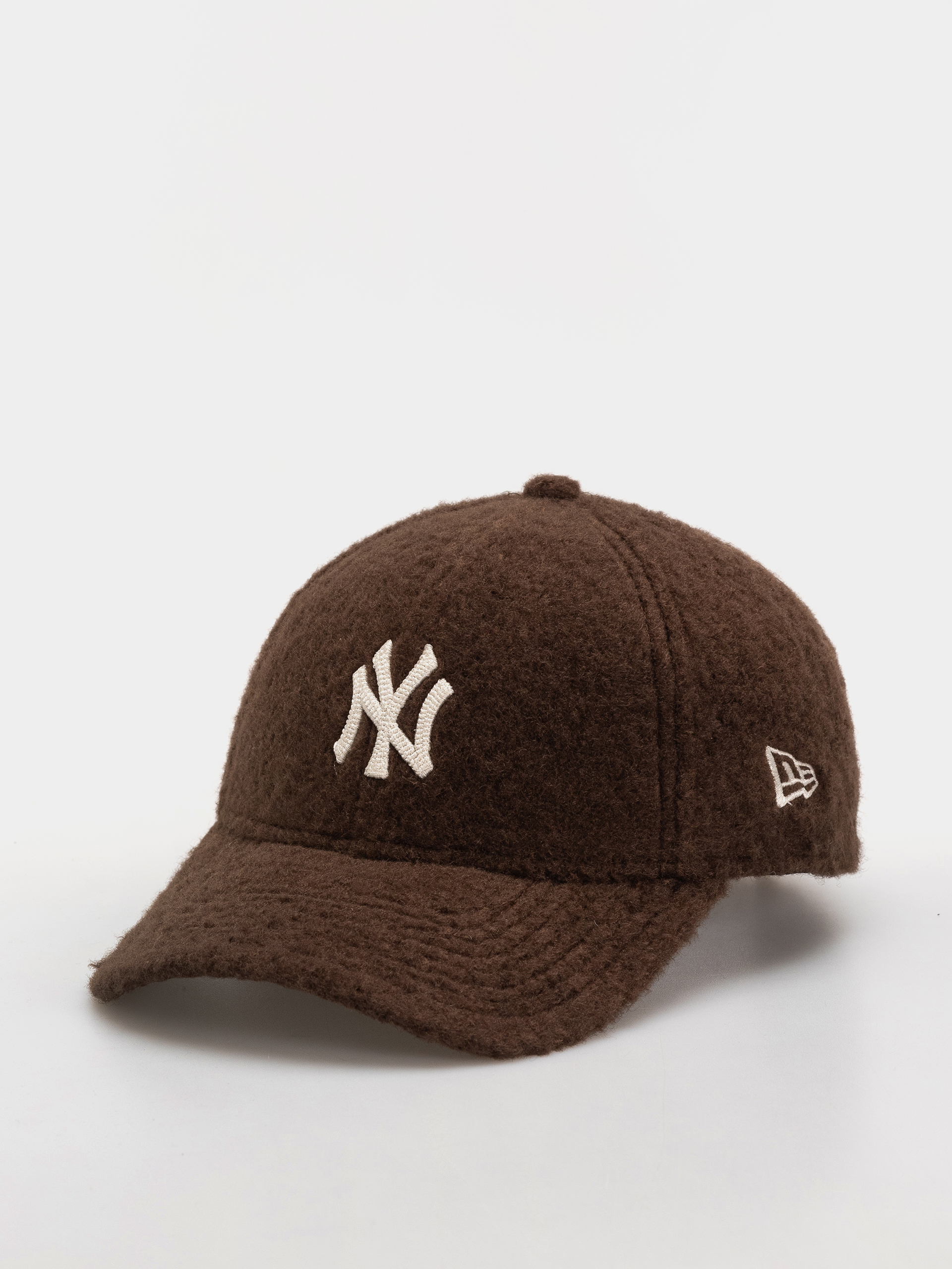 u0428u0430u043fu043au0430 u0441 u043au043eu0437u0438u0440u043au0430 New Era Winter Borg 9Forty New York Yankees (brown)