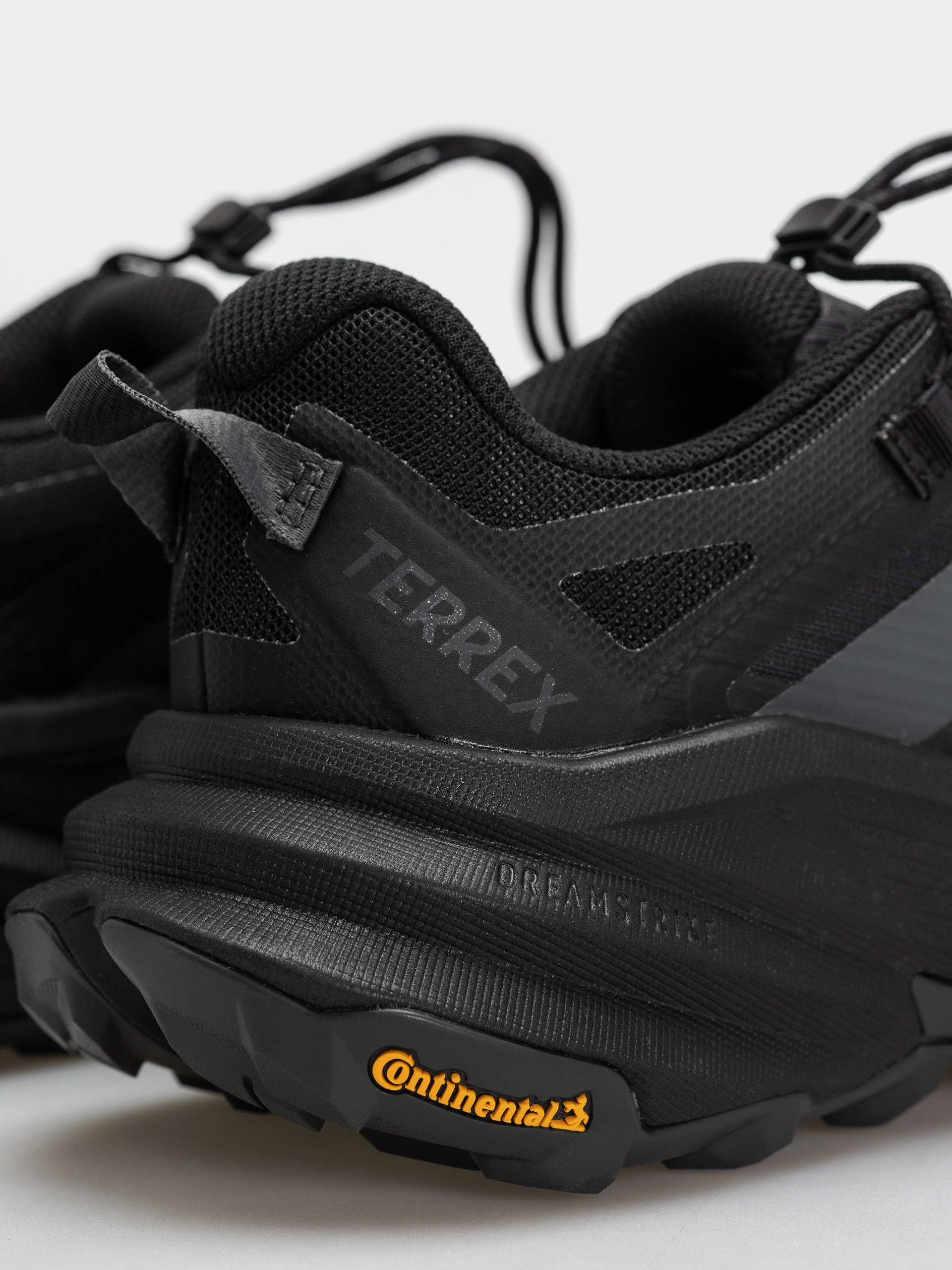 Обувки adidas Terrex Freehiker Sl (cblack/gresix/gresix)