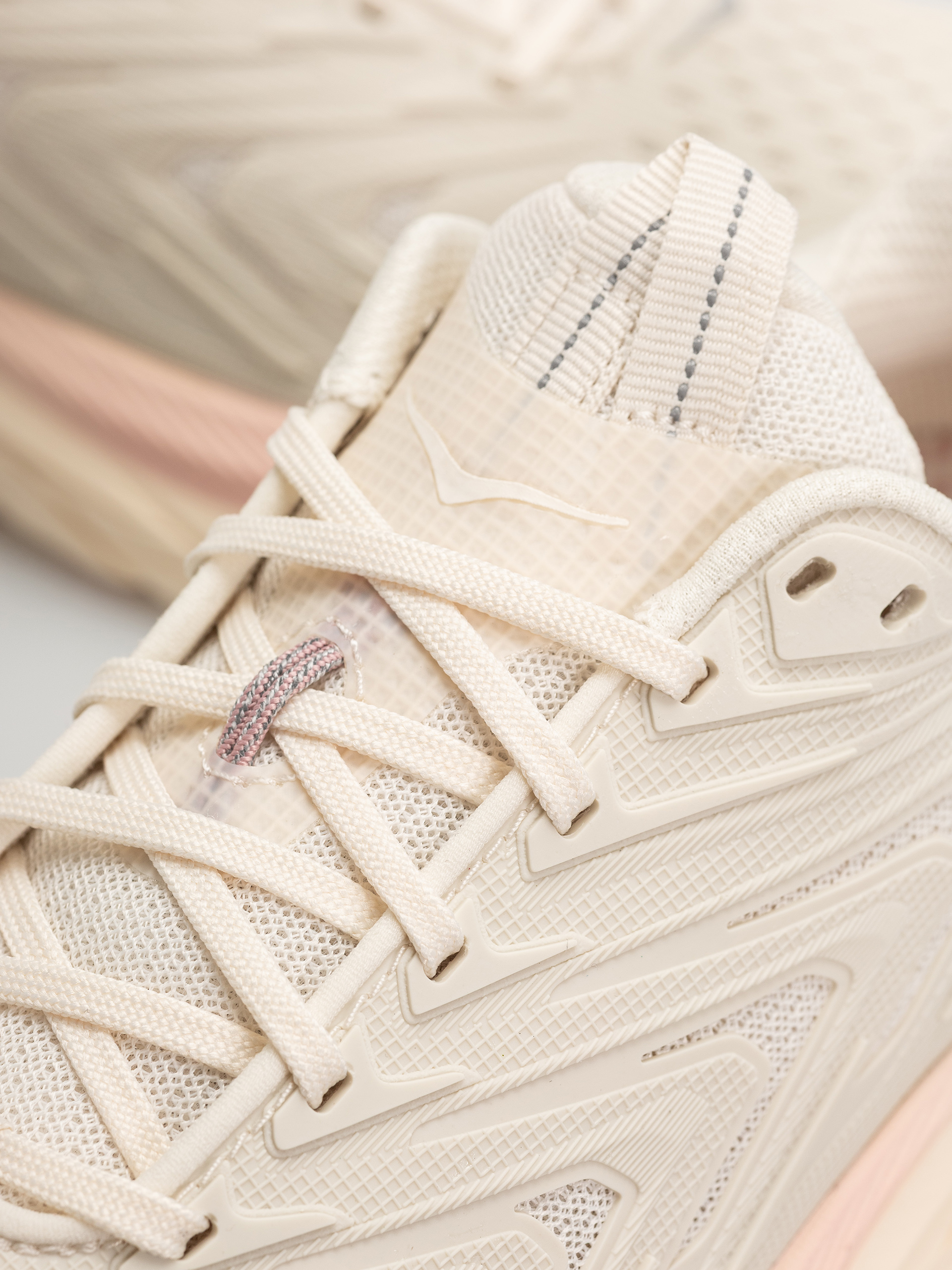 Обувки Hoka Clifton UTL Wmn (alabaster/dewy pink)