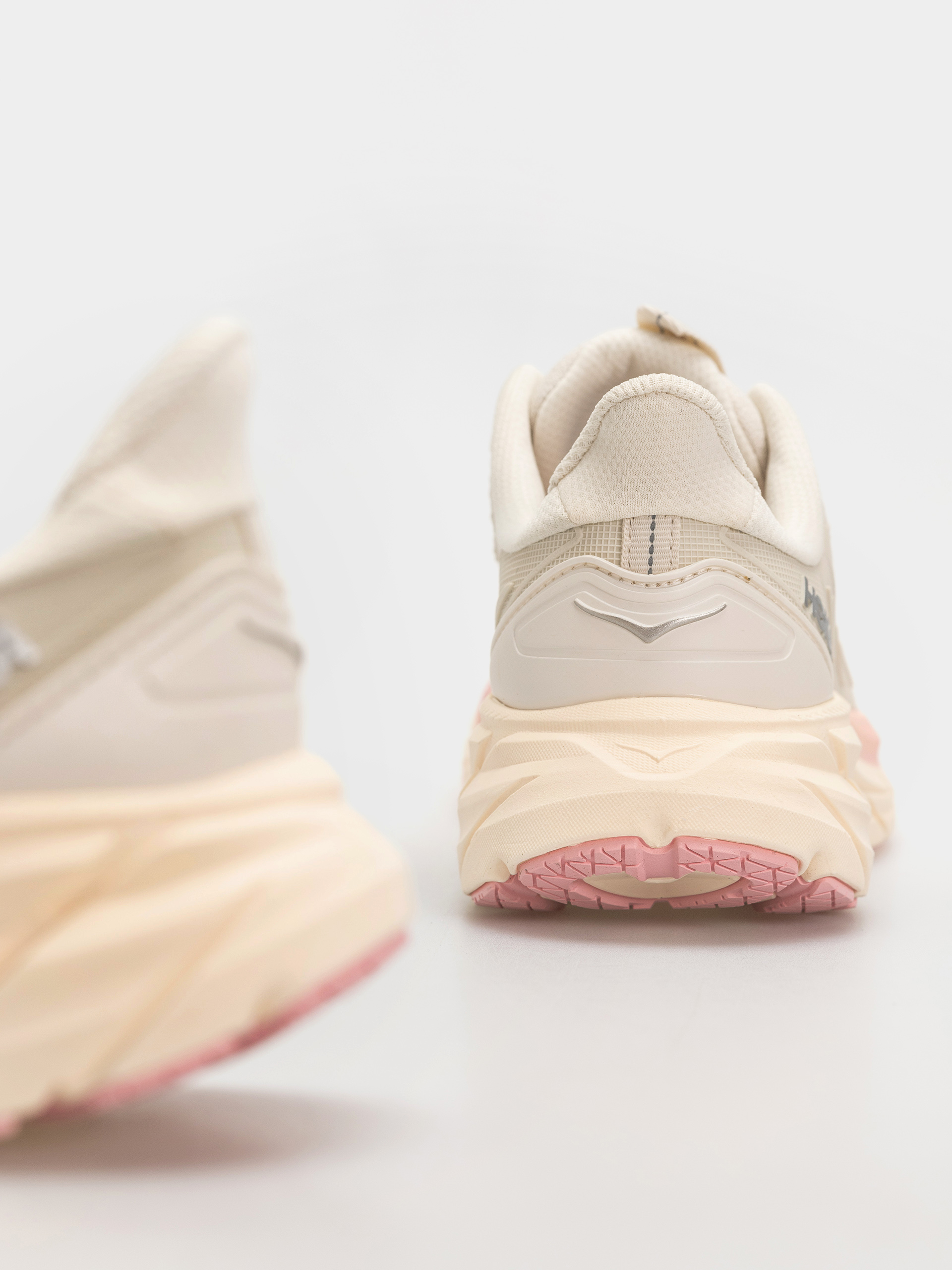 Обувки Hoka Clifton UTL Wmn (alabaster/dewy pink)
